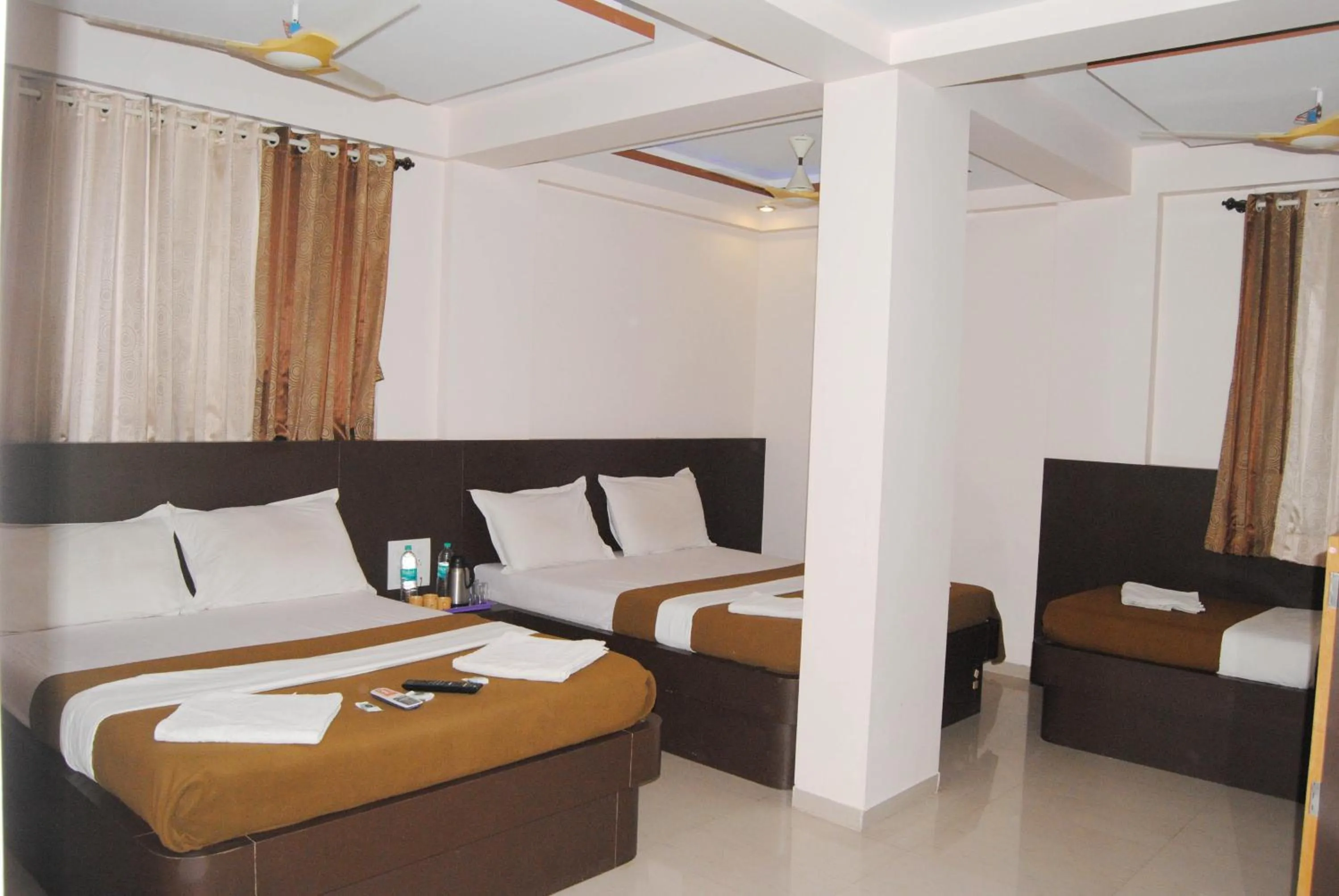 Bed in Hotel Krishna Sai Kutir