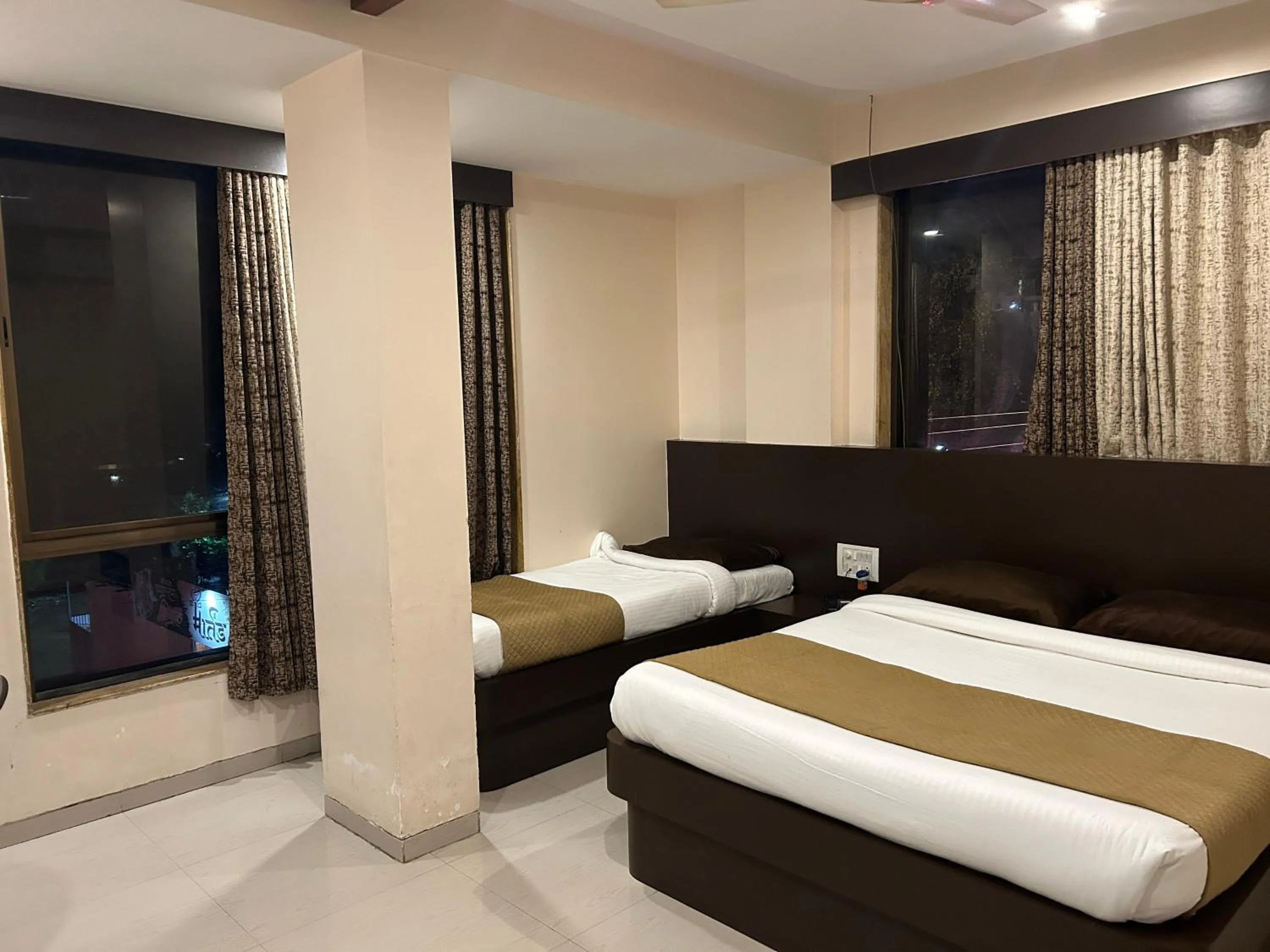 Bedroom, Bed in Hotel Krishna Sai Kutir