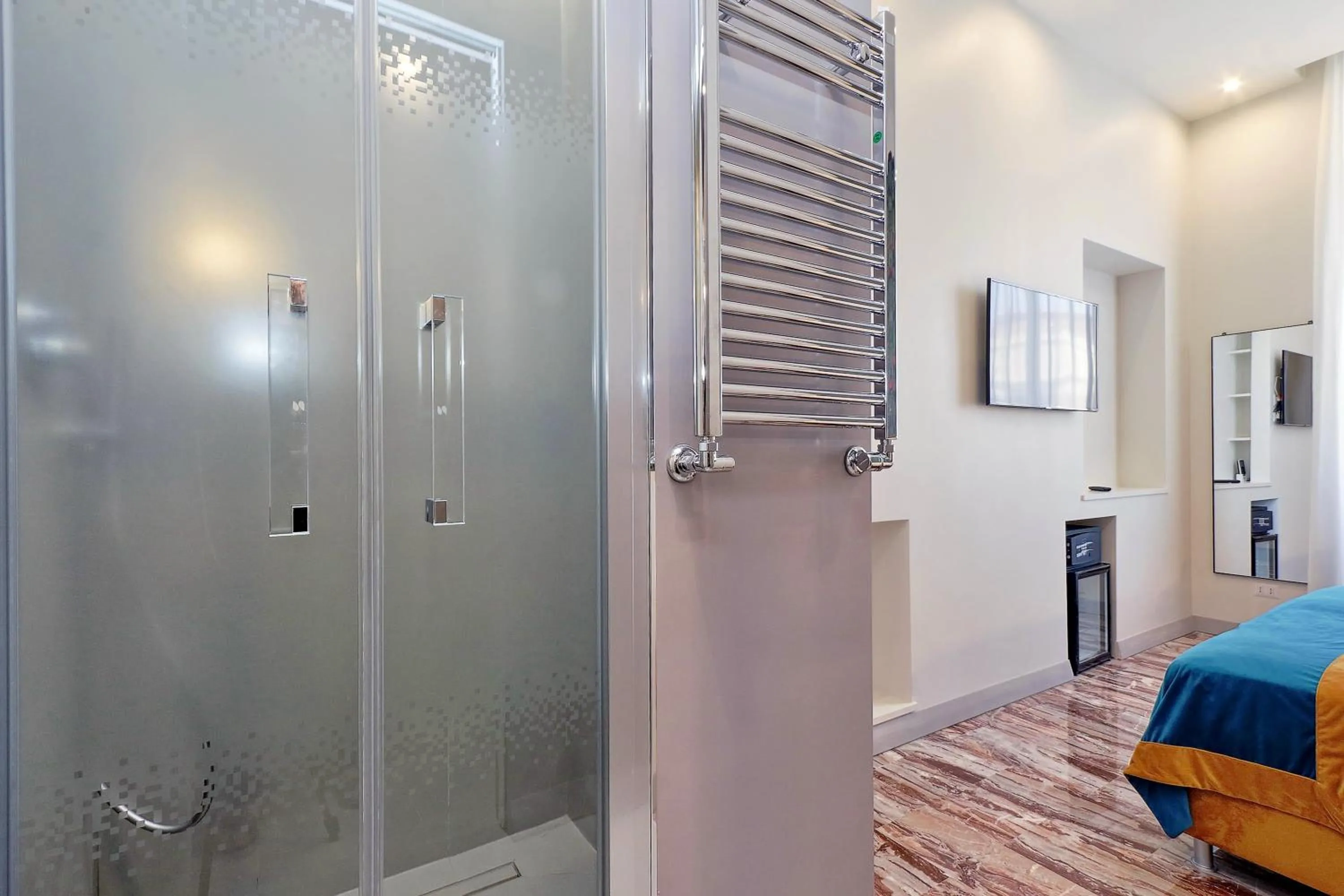 Shower in Opera 58 - Teatro dell'Opera Suites