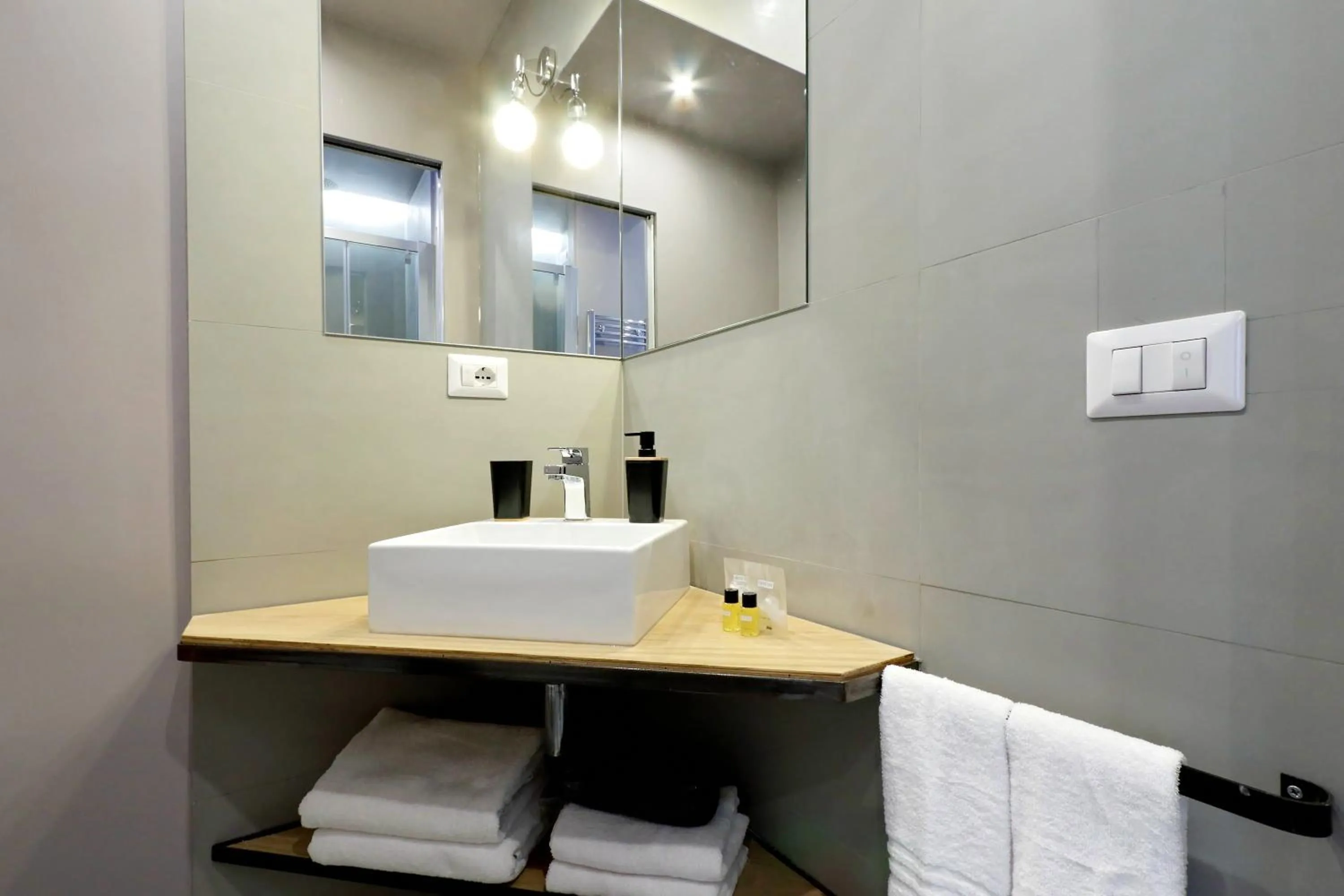 Bathroom in Opera 58 - Teatro dell'Opera Suites