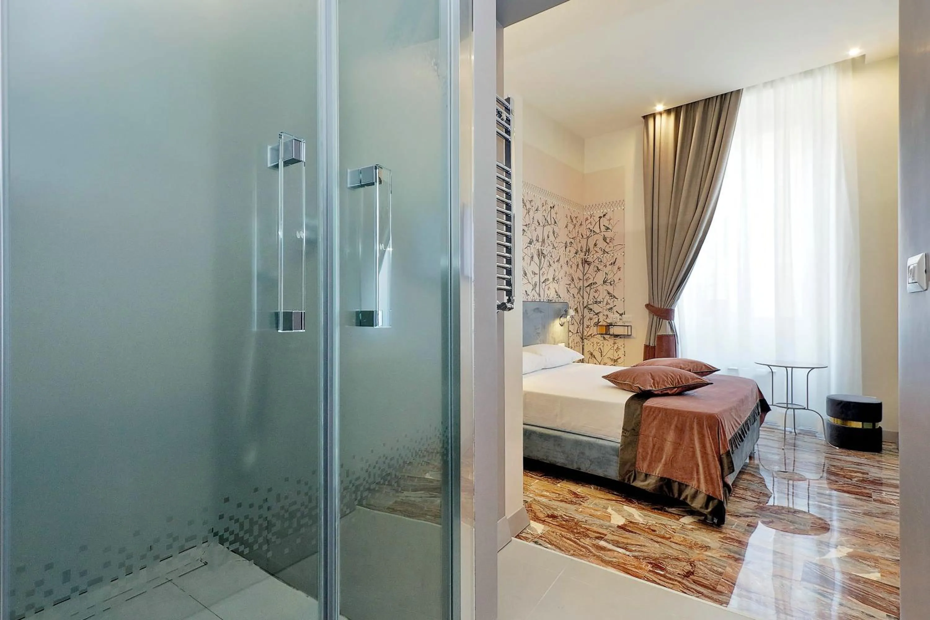 Shower, Bed in Opera 58 - Teatro dell'Opera Suites