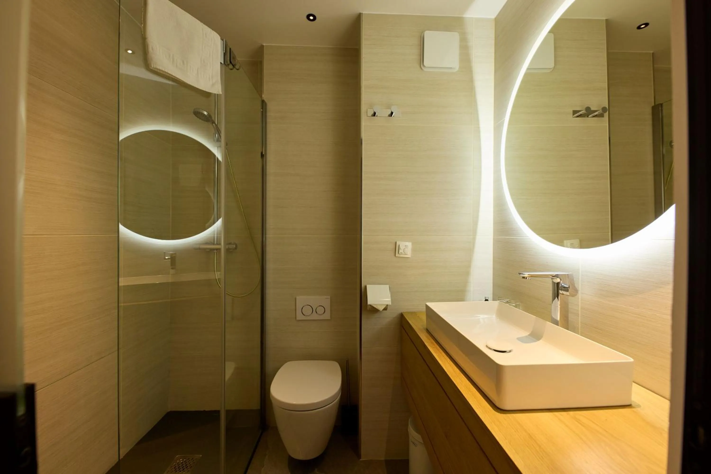 Shower in Hôtel Le Grand Tétras