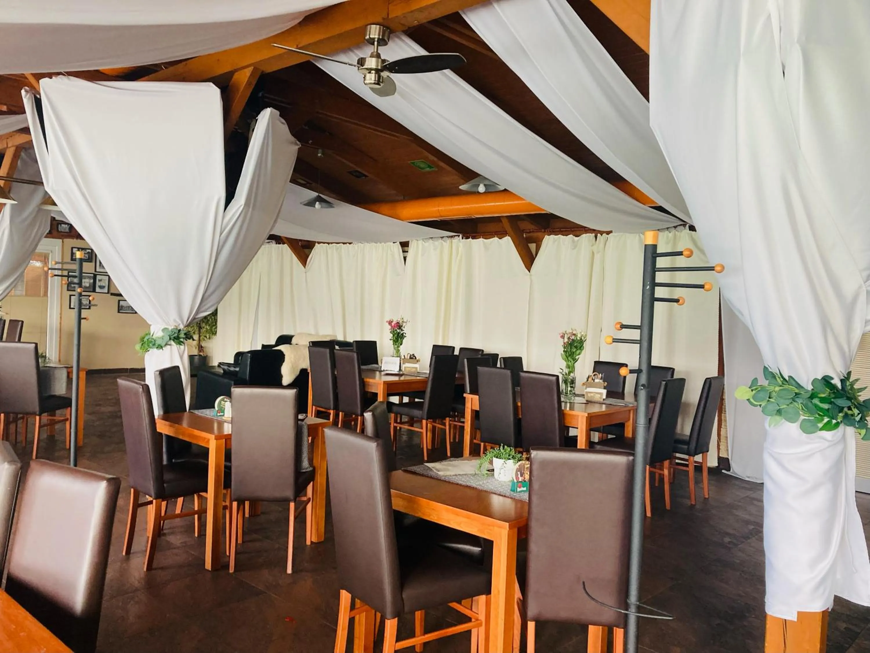 Restaurant/places to eat in Hotel 21