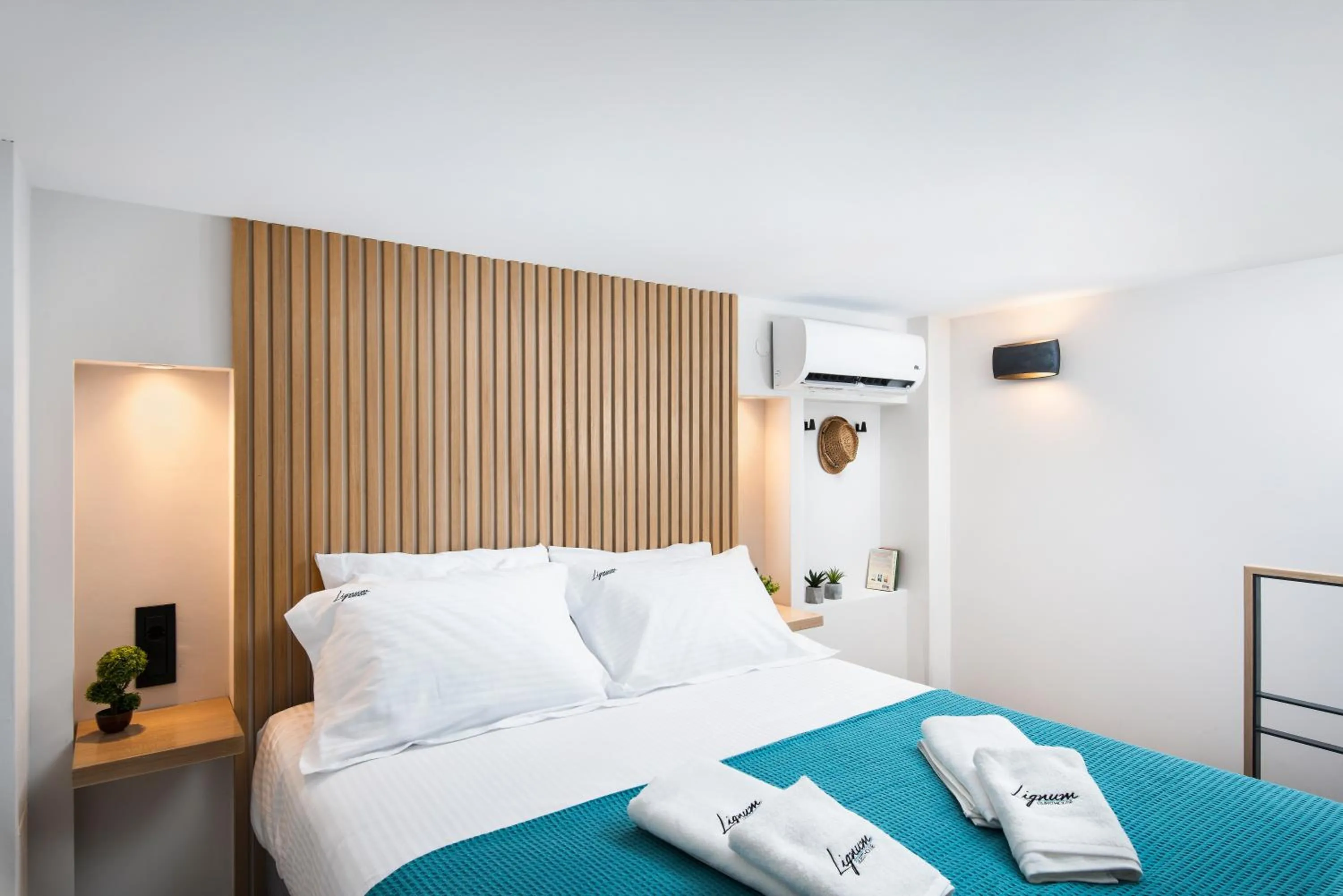 Bed in Lignum Suites Chania