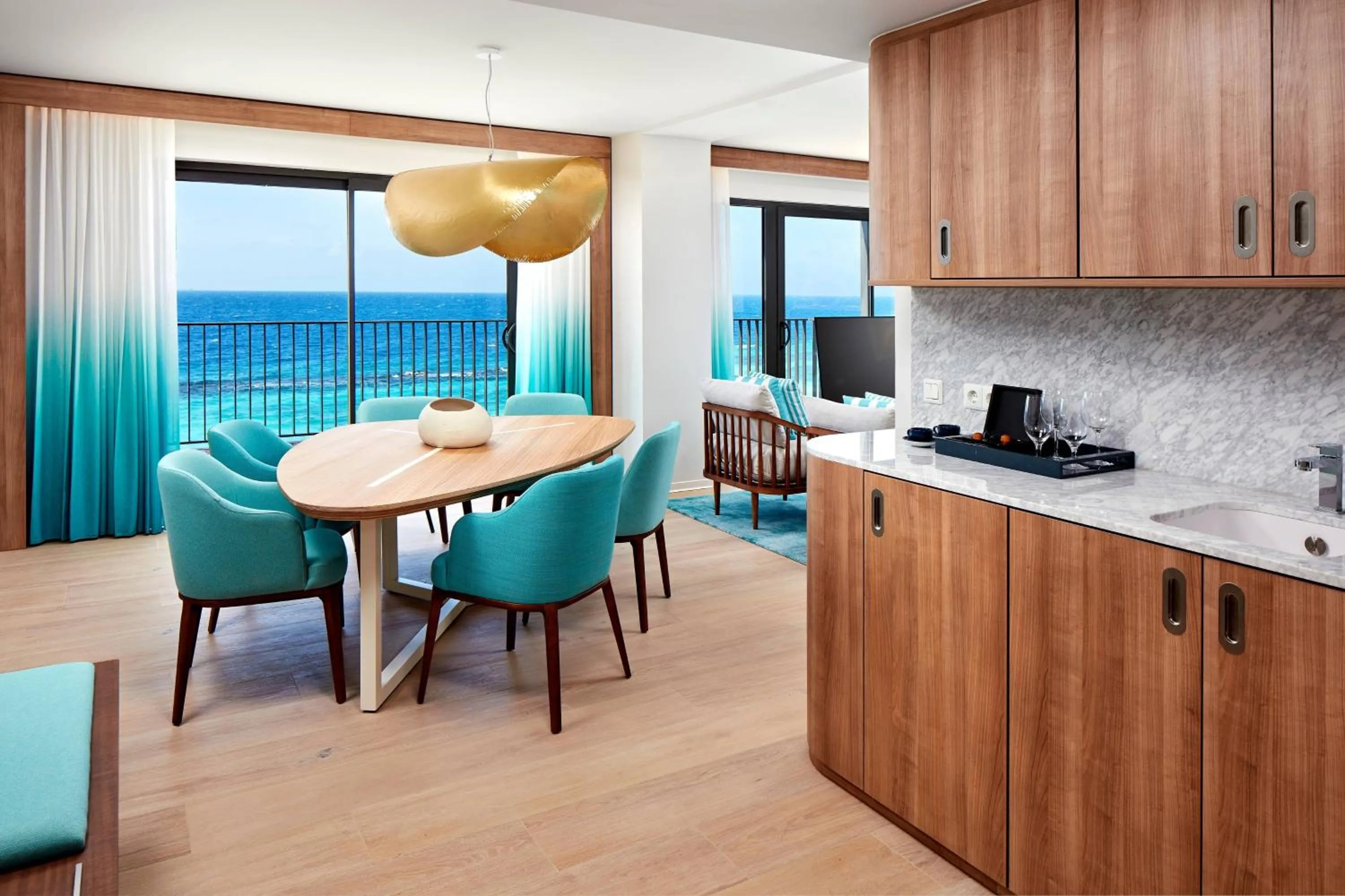 Lounge or bar in Curaçao Marriott Beach Resort