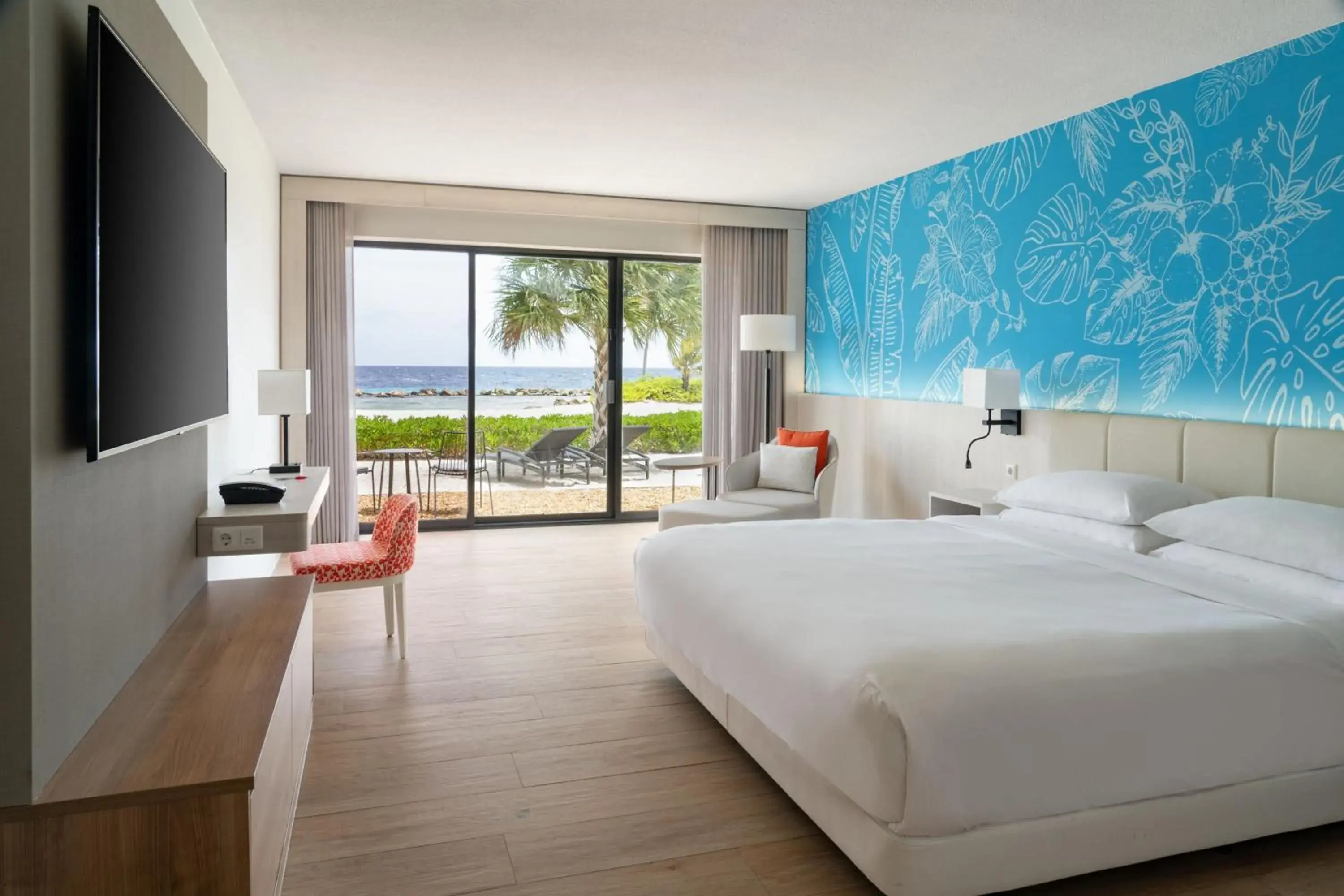 Ocean Front, Guest room, 1 King, Ocean facing view, Balcony in Curaçao Marriott Beach Resort Ocean Front, Guest room, 1 King, Ocean facing view, Balcony in Curaçao Marriott Beach Resort