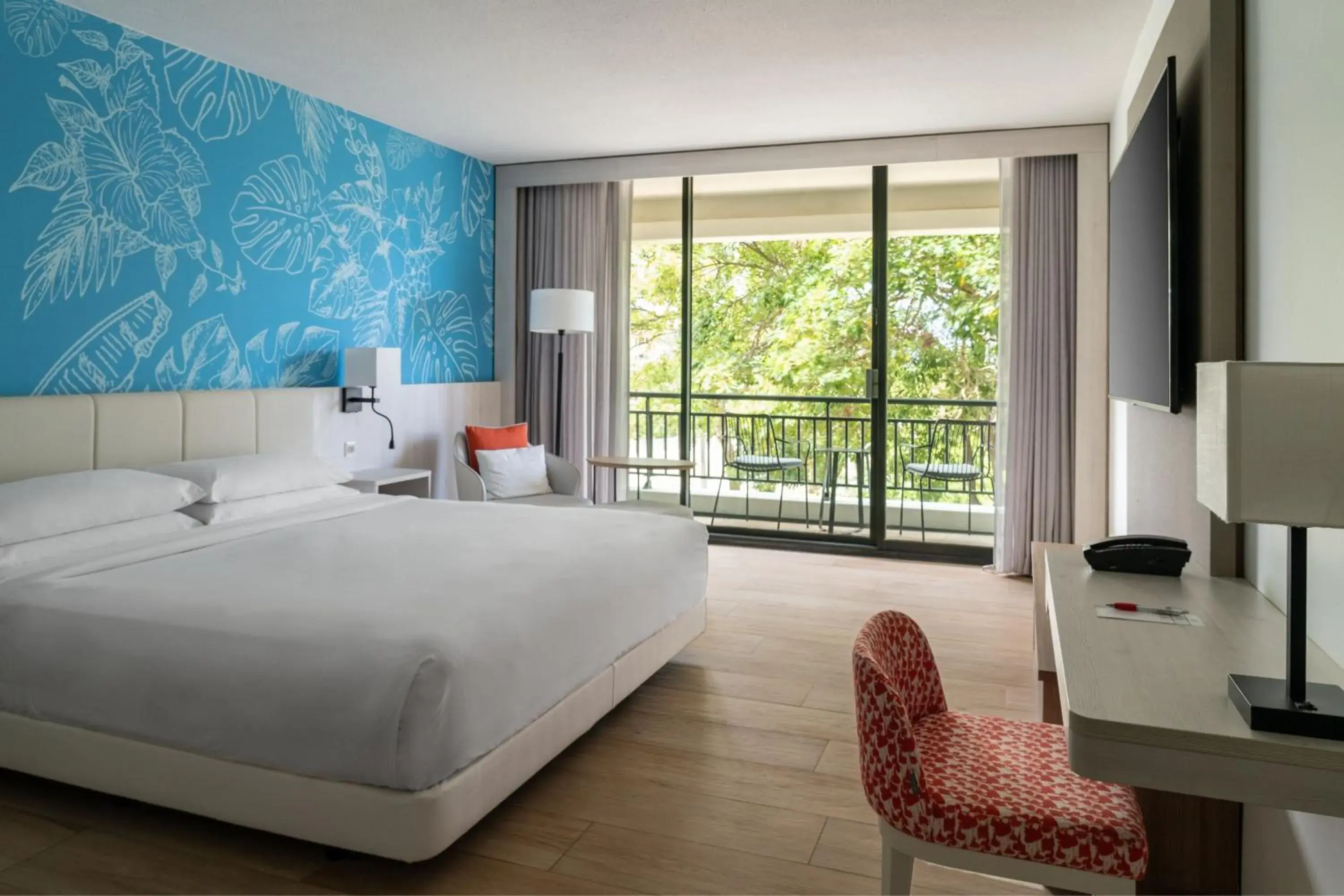 Limited View, King Bed in Curaçao Marriott Beach Resort Limited View, King Bed in Curaçao Marriott Beach Resort