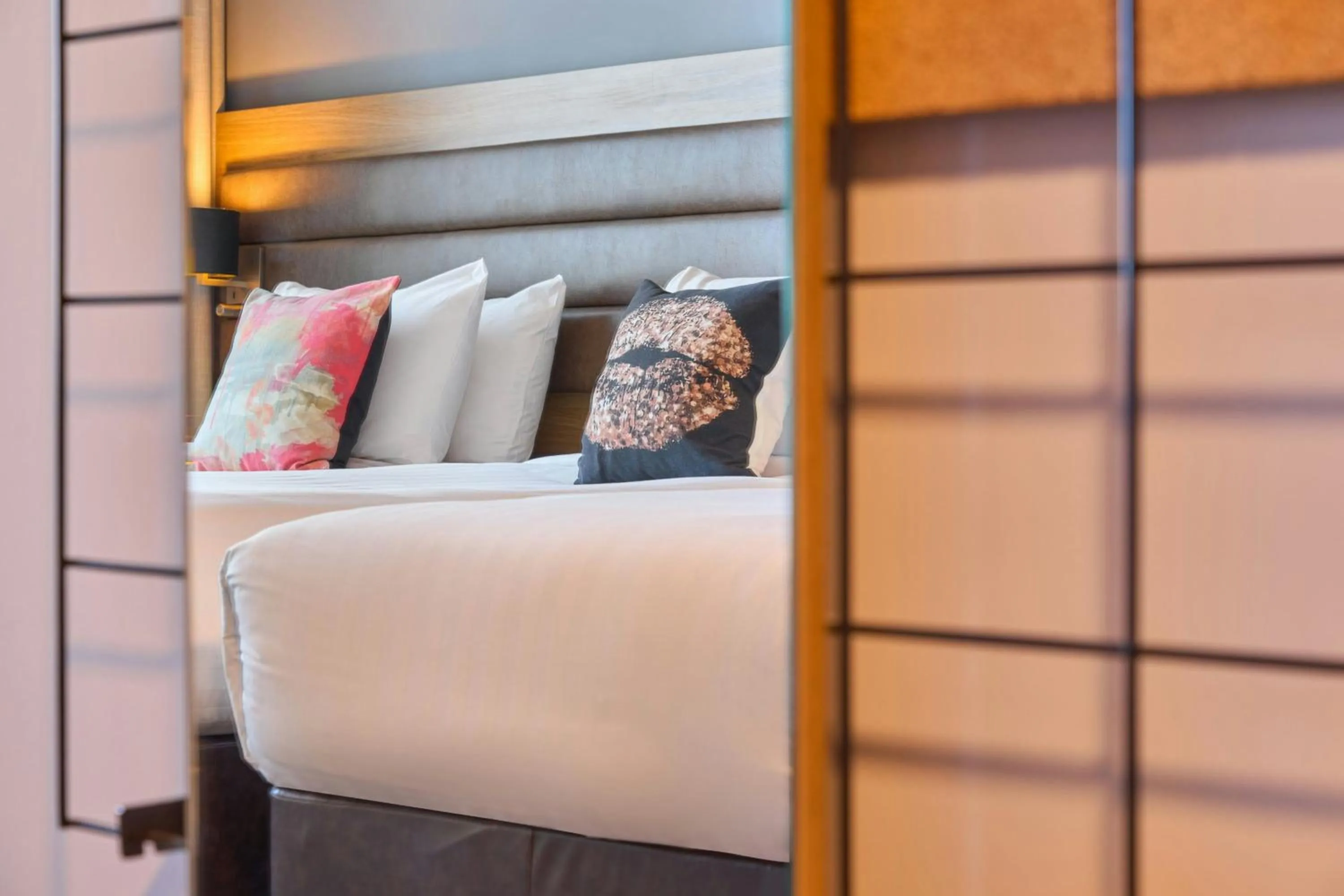 Photo of the whole room, Bed in Moxy Dublin City