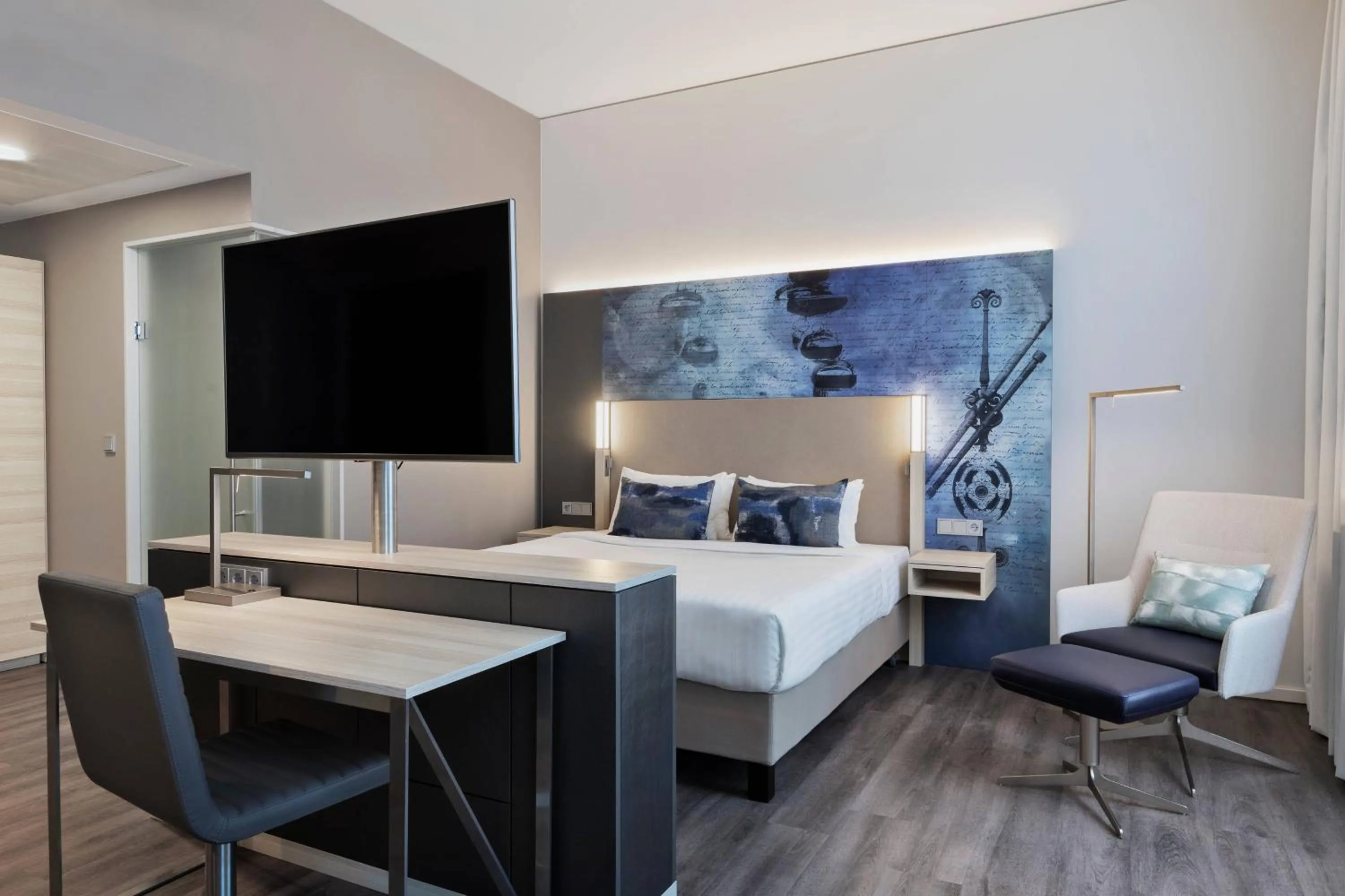 Photo of the whole room, Bed in Courtyard by Marriott Munich Garching