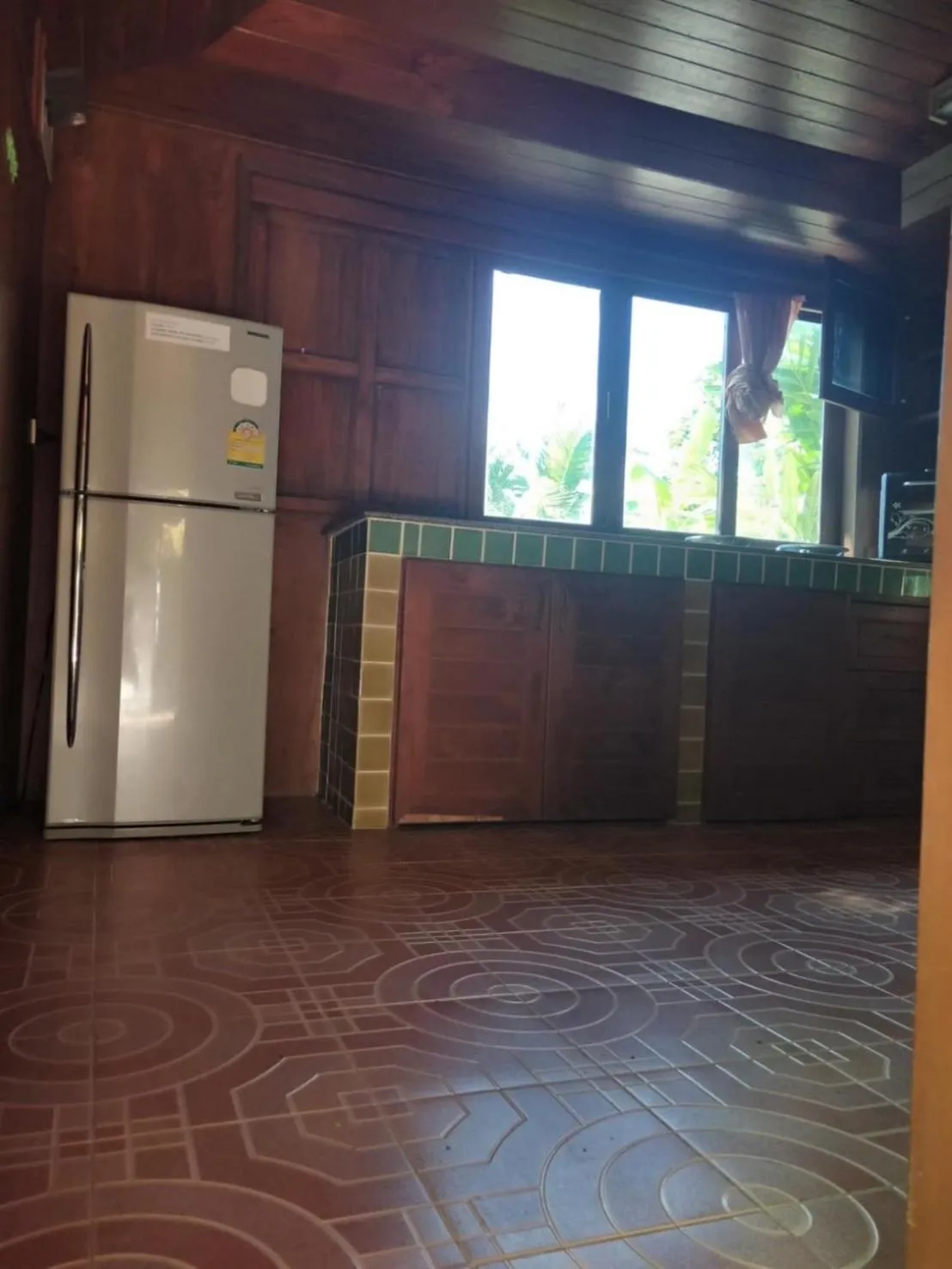 Ban Elephant Blanc Bungalow