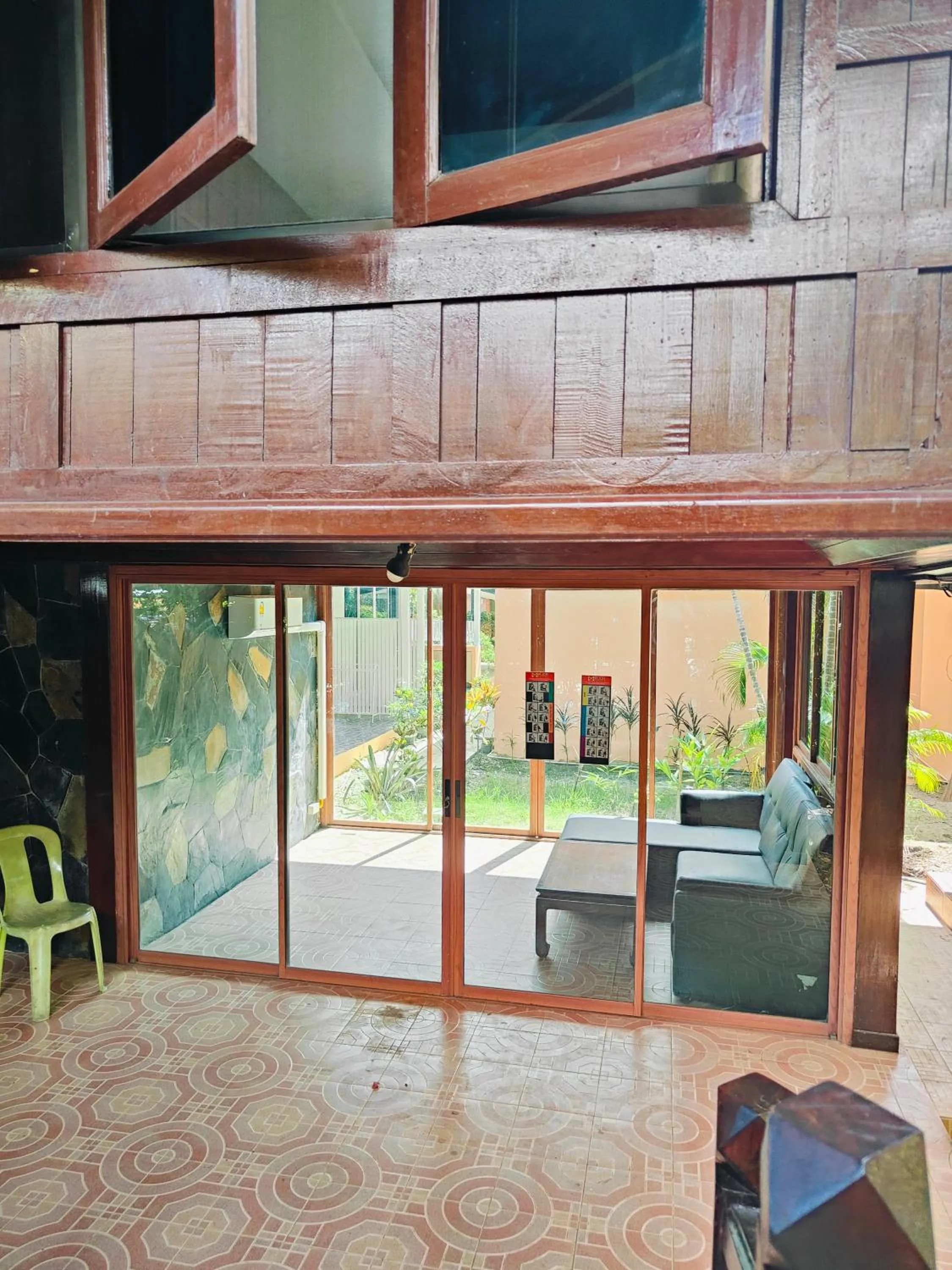 Ban Elephant Blanc Bungalow