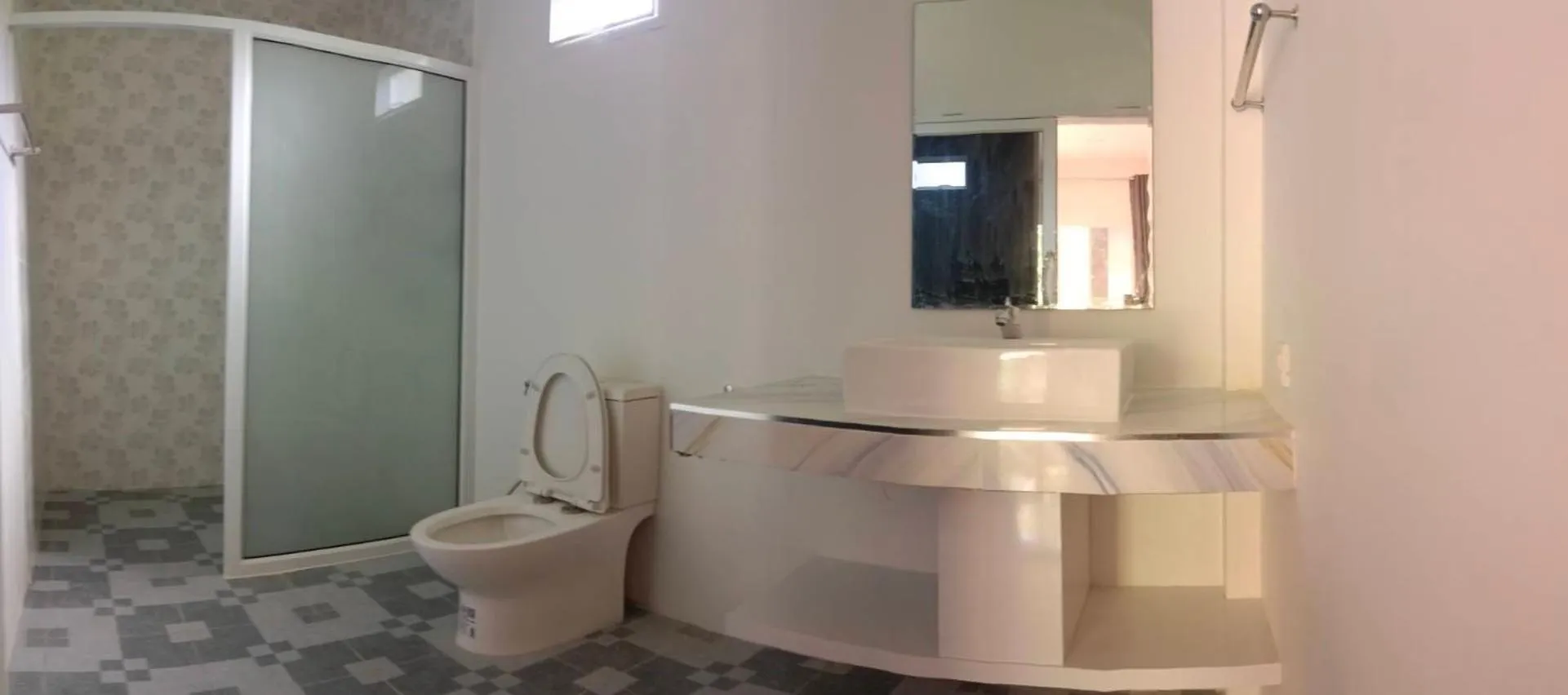 Ban Elephant Blanc Bungalow