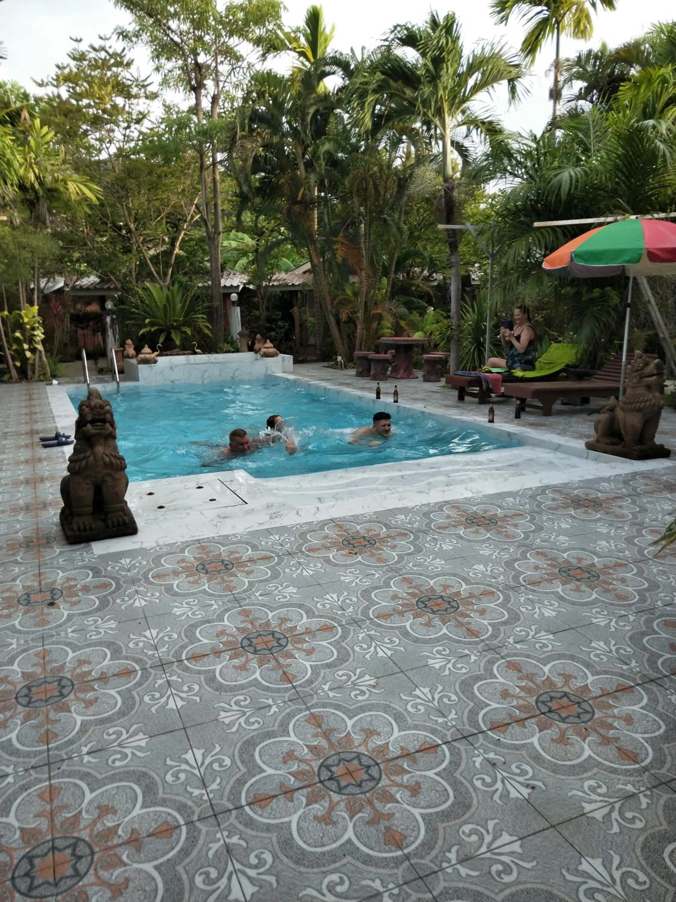 Ban Elephant Blanc Bungalow