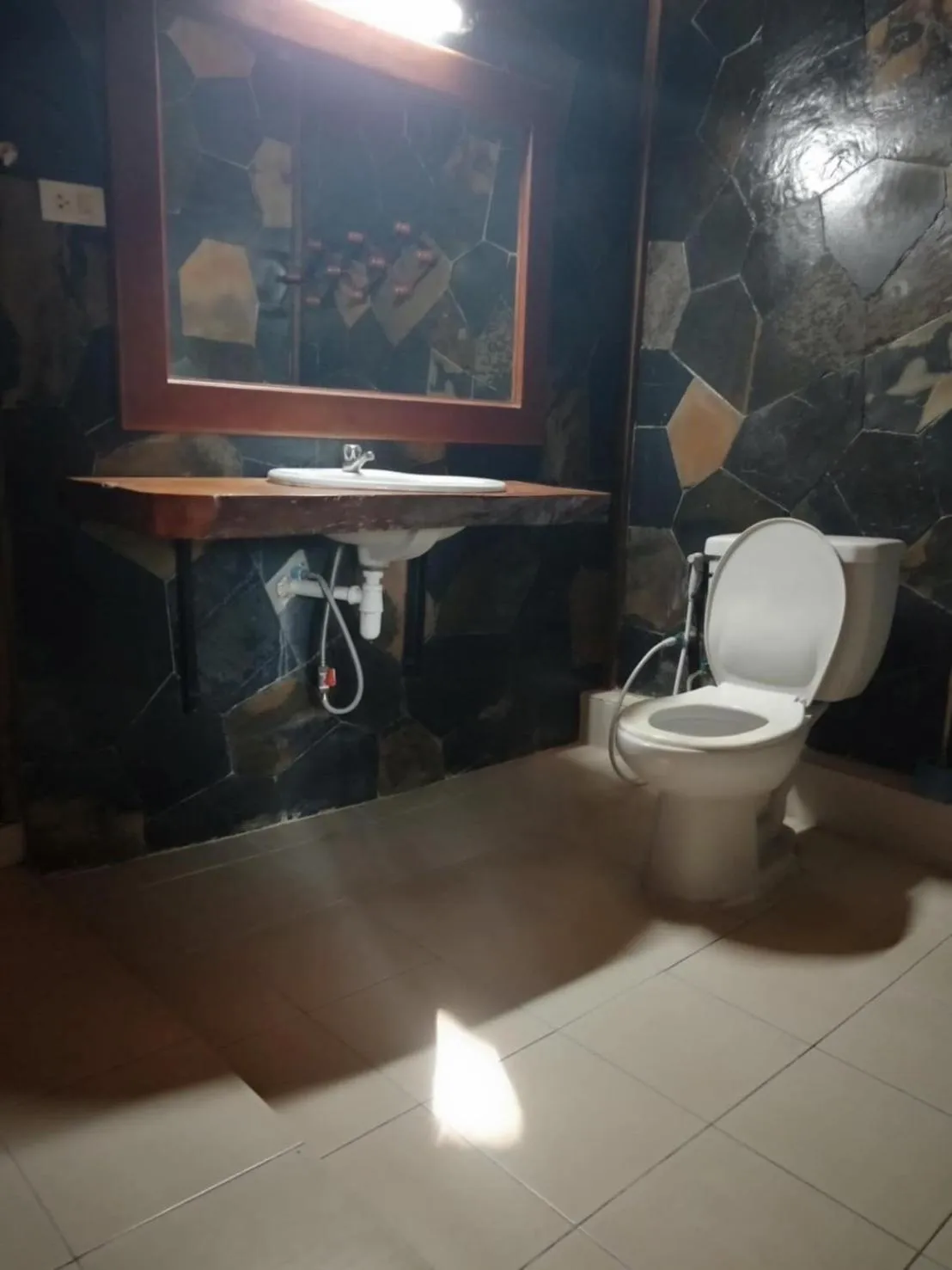 Ban Elephant Blanc Bungalow