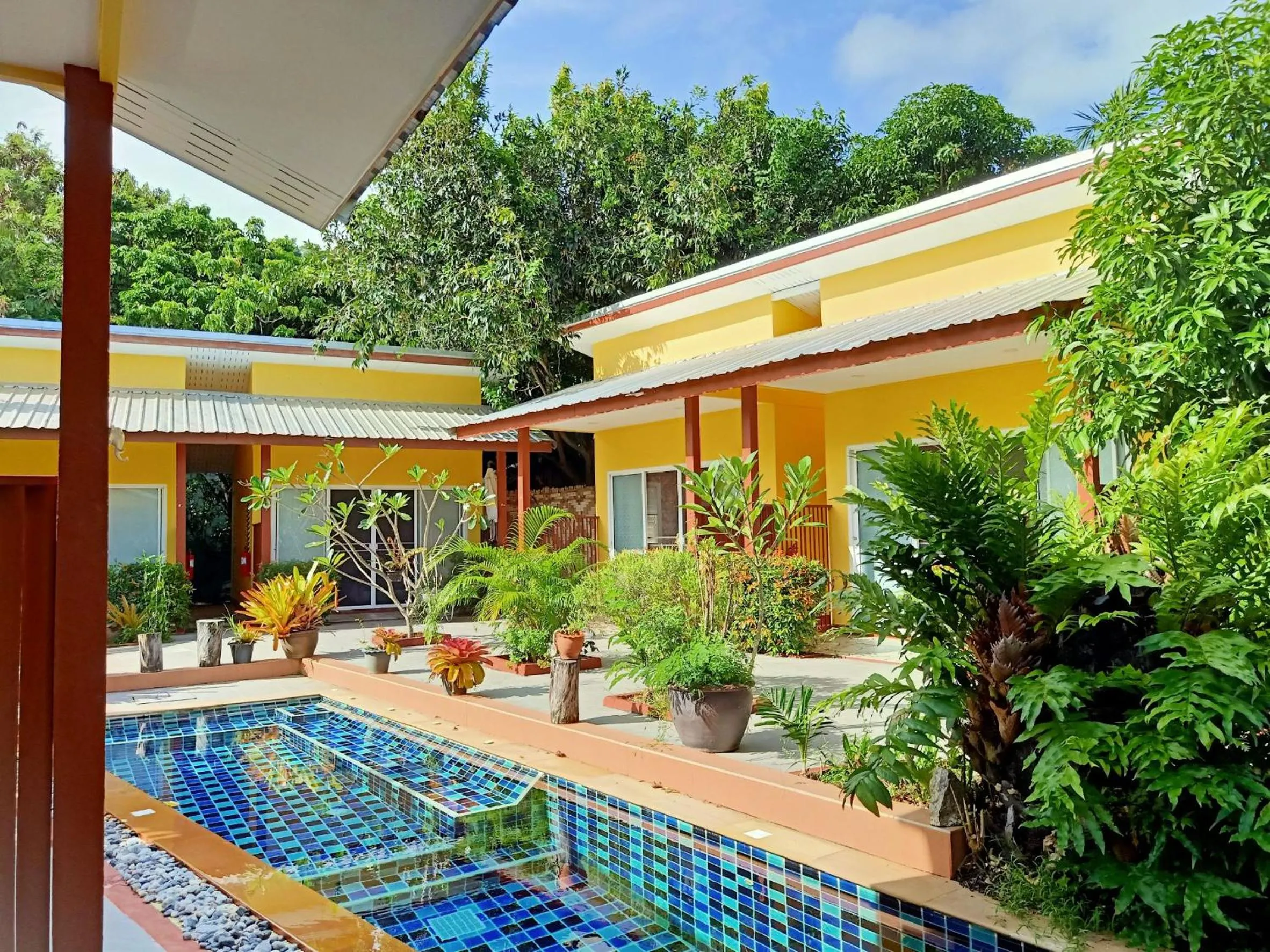 Swimming pool in Ban Elephant Blanc Bungalow