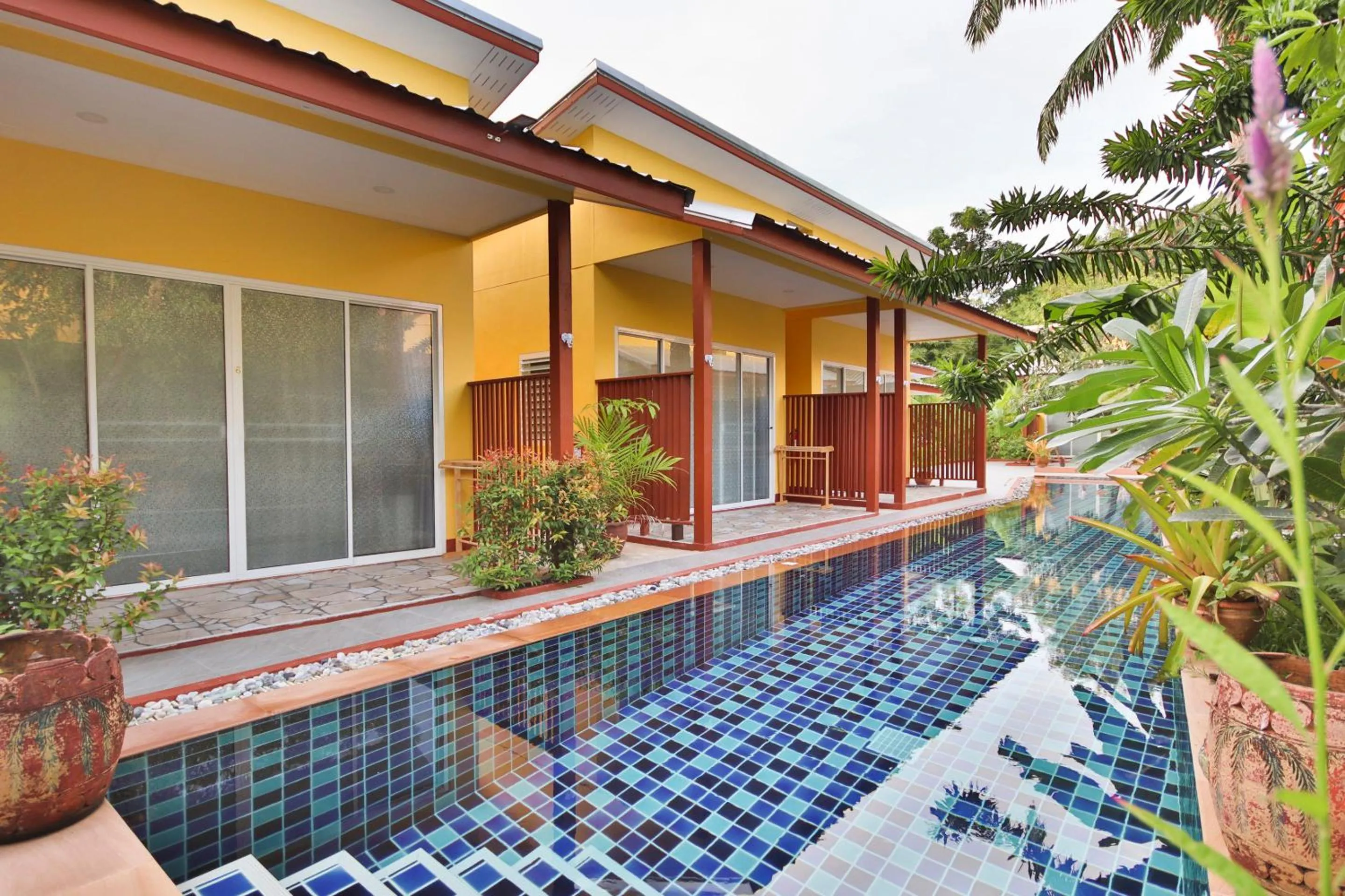Swimming pool in Ban Elephant Blanc Bungalow
