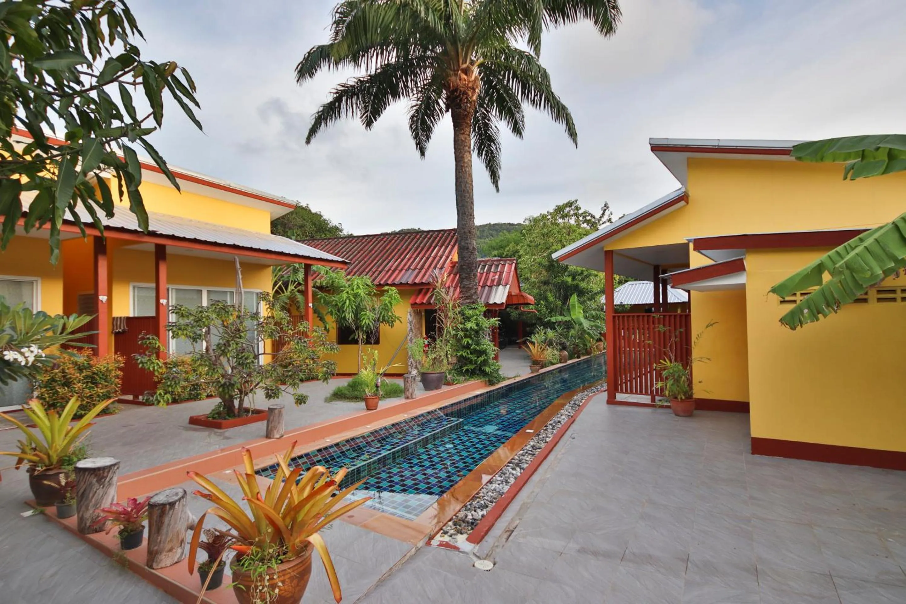 Swimming pool in Ban Elephant Blanc Bungalow