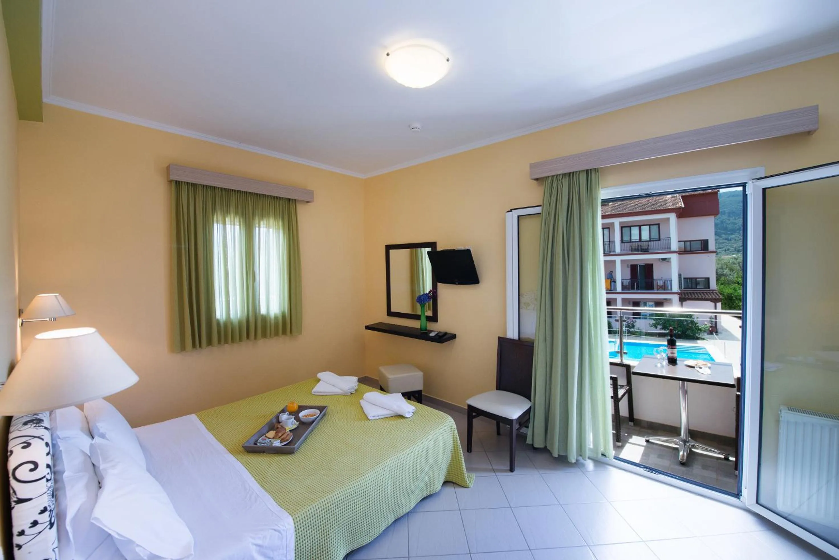 Balcony/Terrace, Bed in Christina Studios