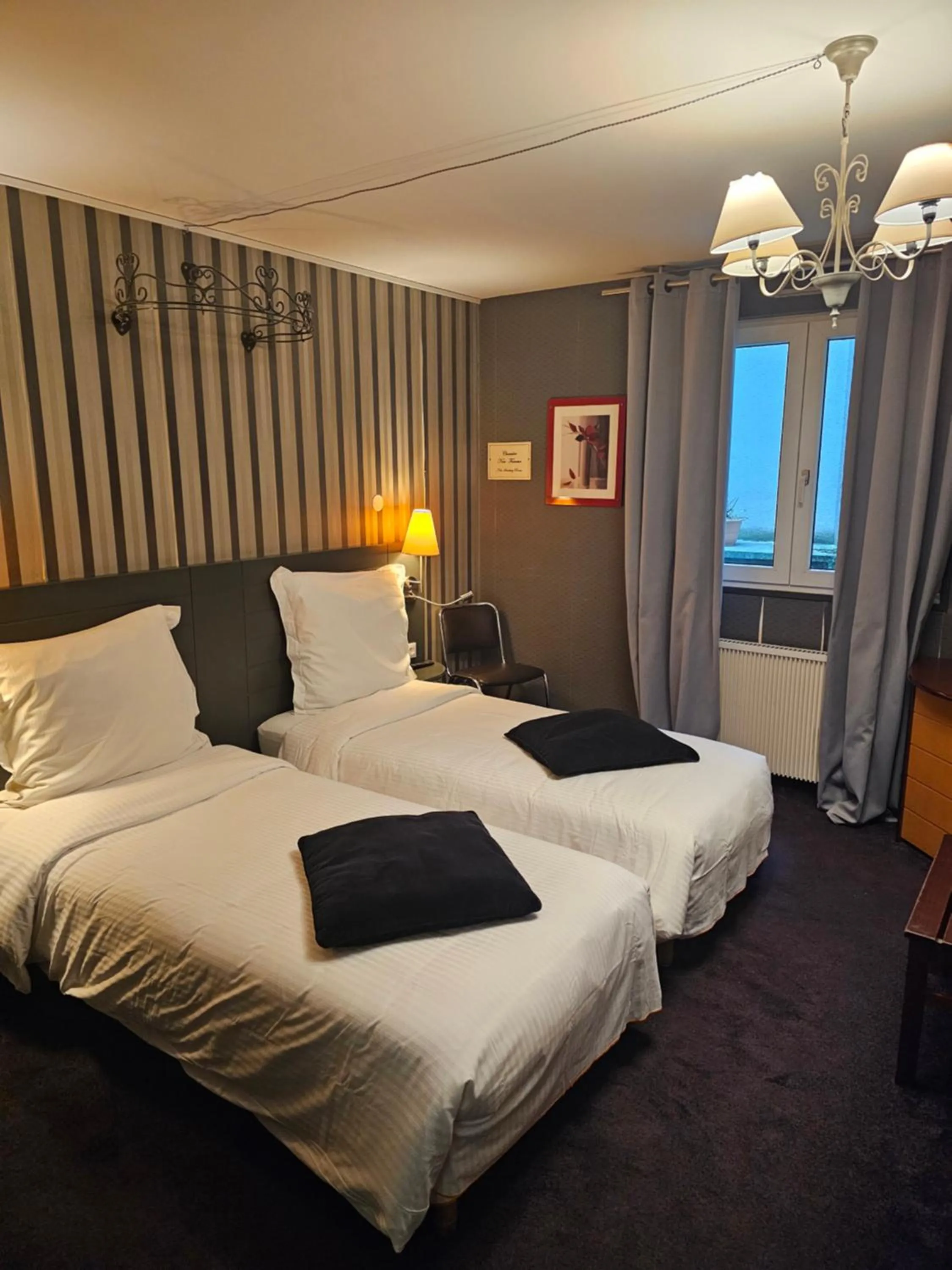 Photo of the whole room, Bed in Hôtel 1er Consul Rouen