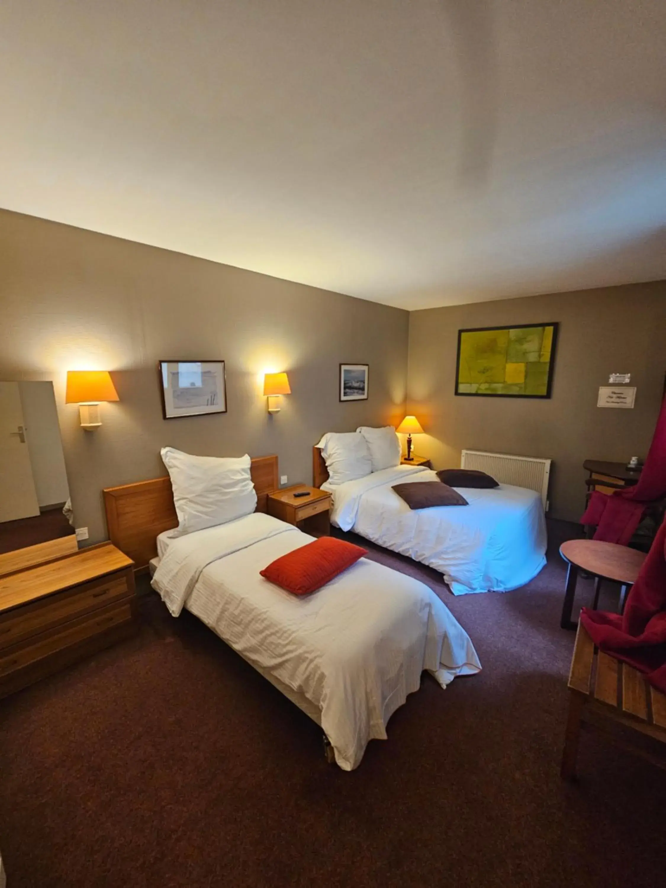 Twin Room in Hôtel 1er Consul Rouen Twin Room in Hôtel 1er Consul Rouen