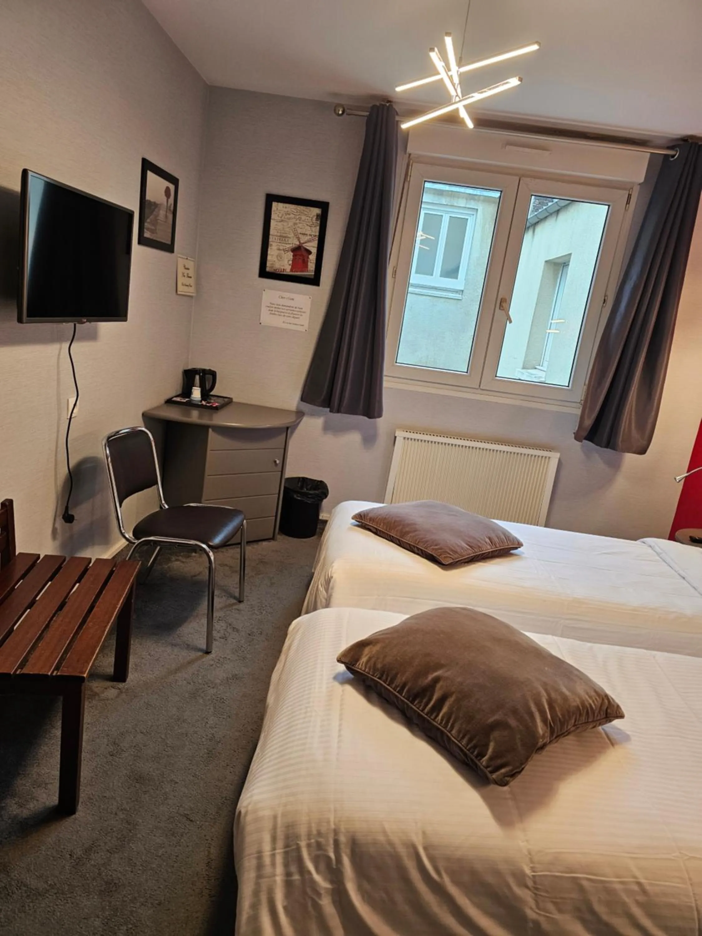 Photo of the whole room, Bed in Hôtel 1er Consul Rouen