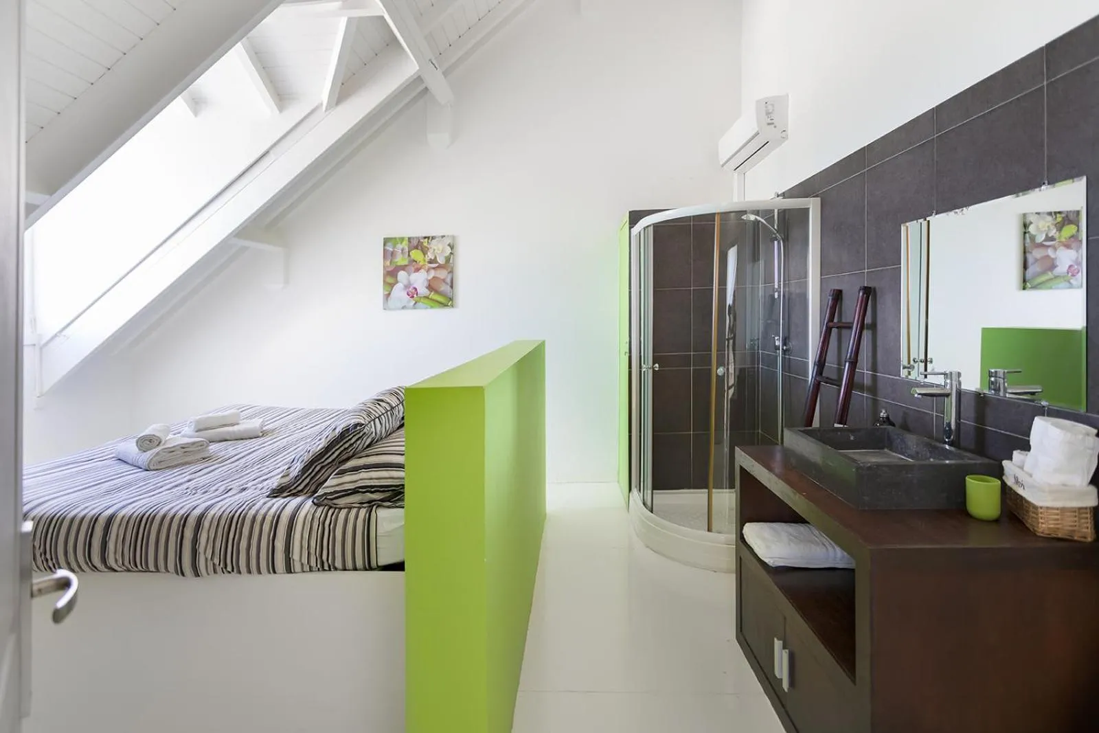 Bed in Timoon apartment