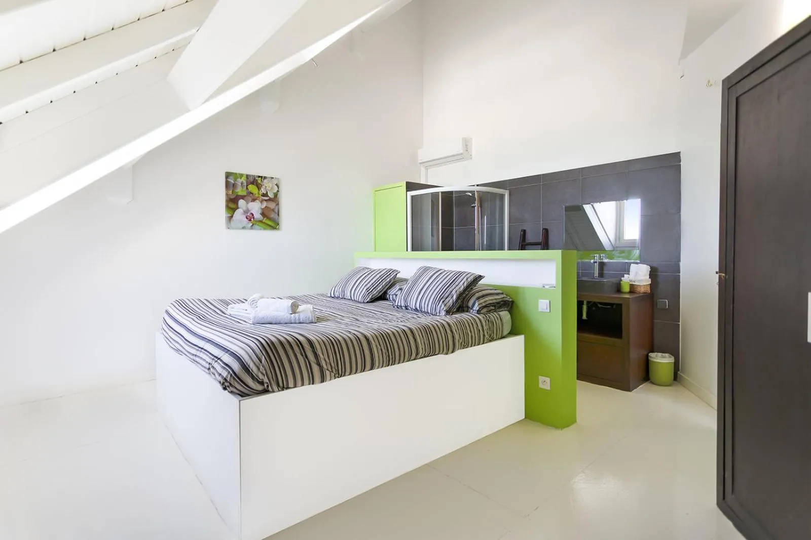 Bed in Timoon apartment