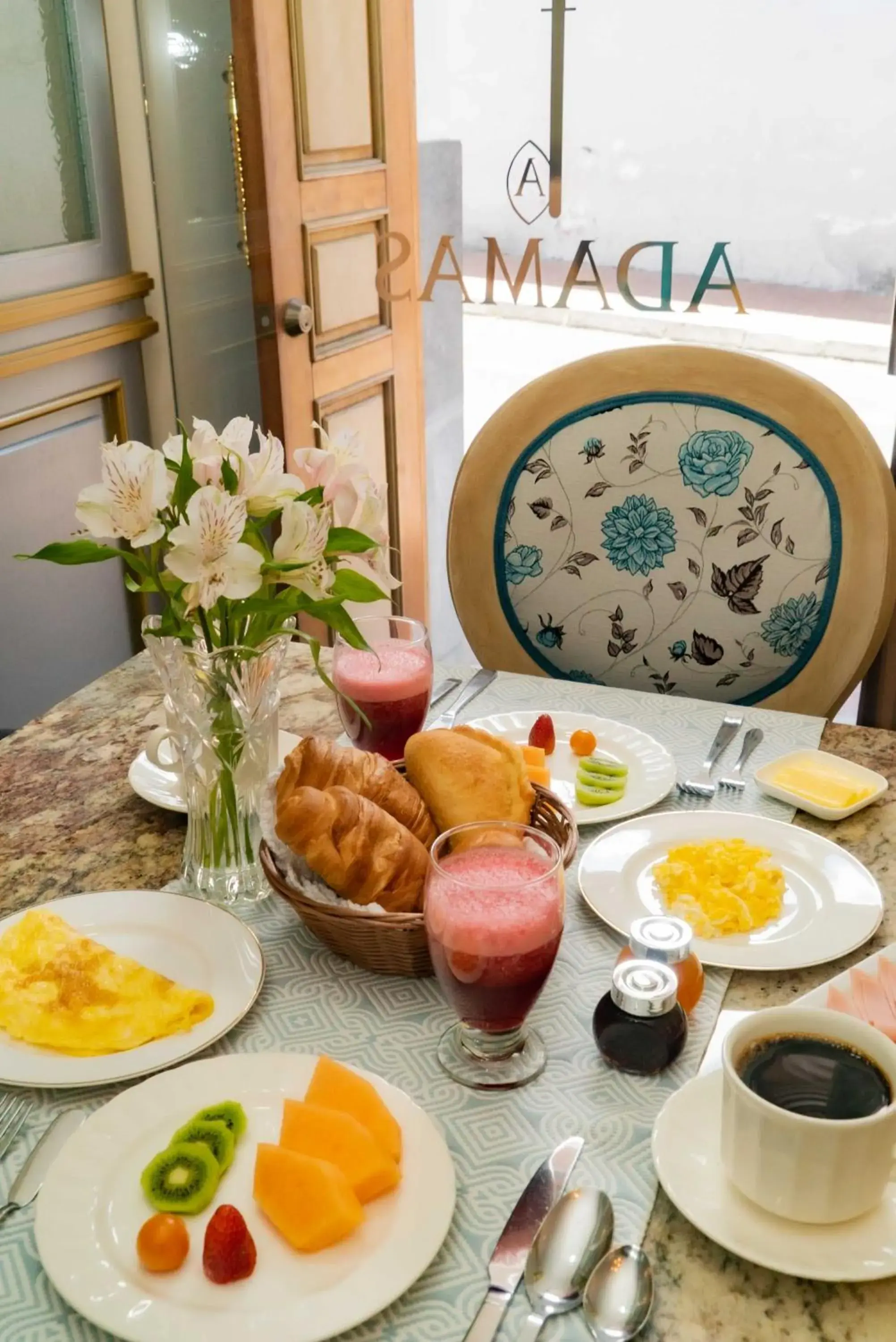 Breakfast in Adamas House Hotel Boutique Breakfast in Adamas House Hotel Boutique