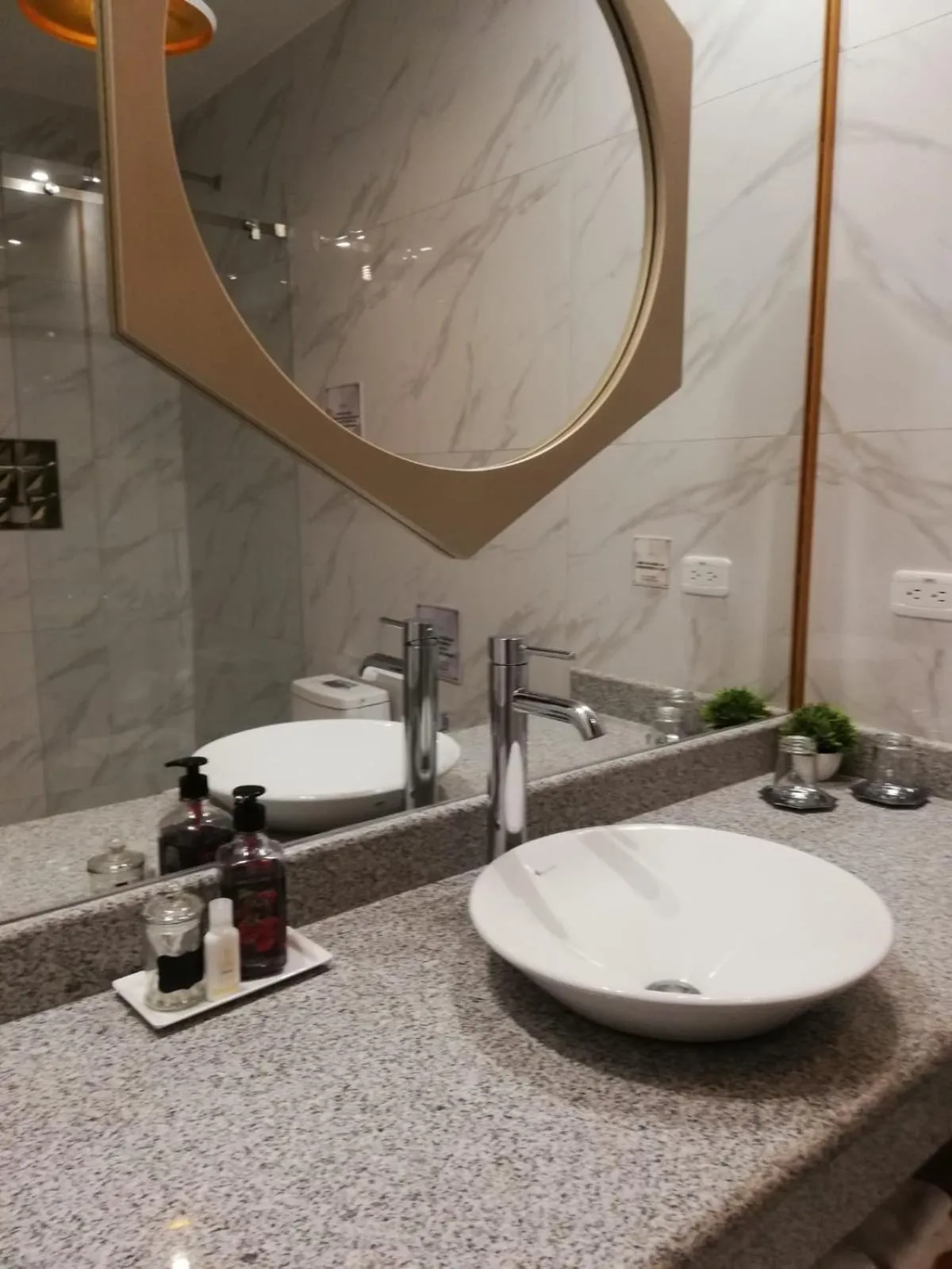 Toilet in Adamas House Hotel Boutique