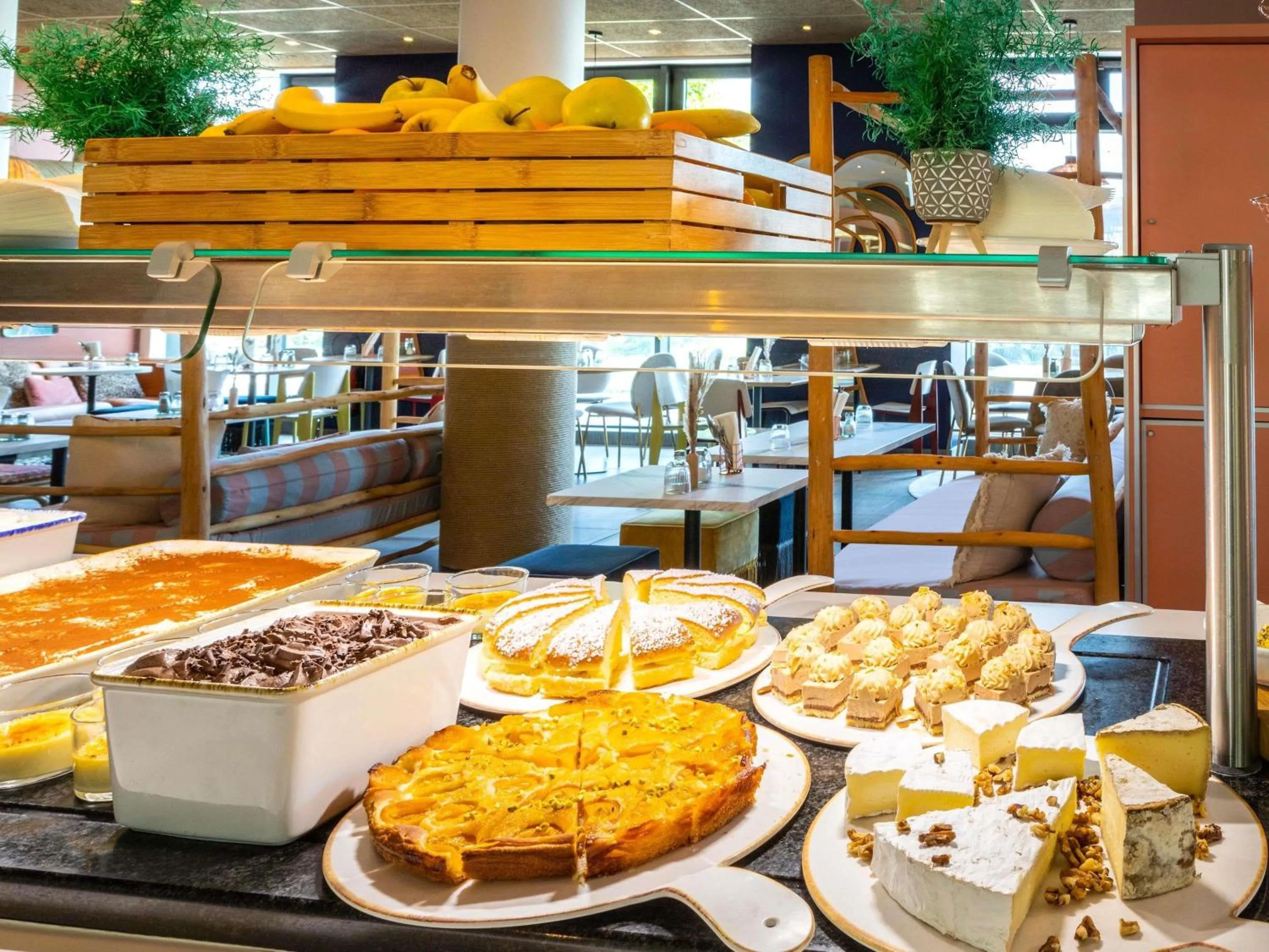 Restaurant/places to eat in ibis Paris Coeur d'Orly Airport