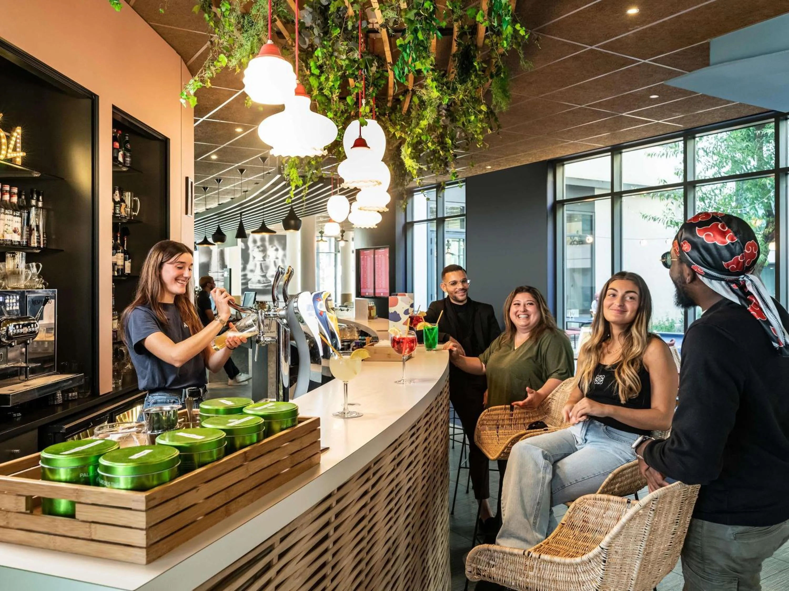 Lounge or bar in ibis Paris Coeur d'Orly Airport