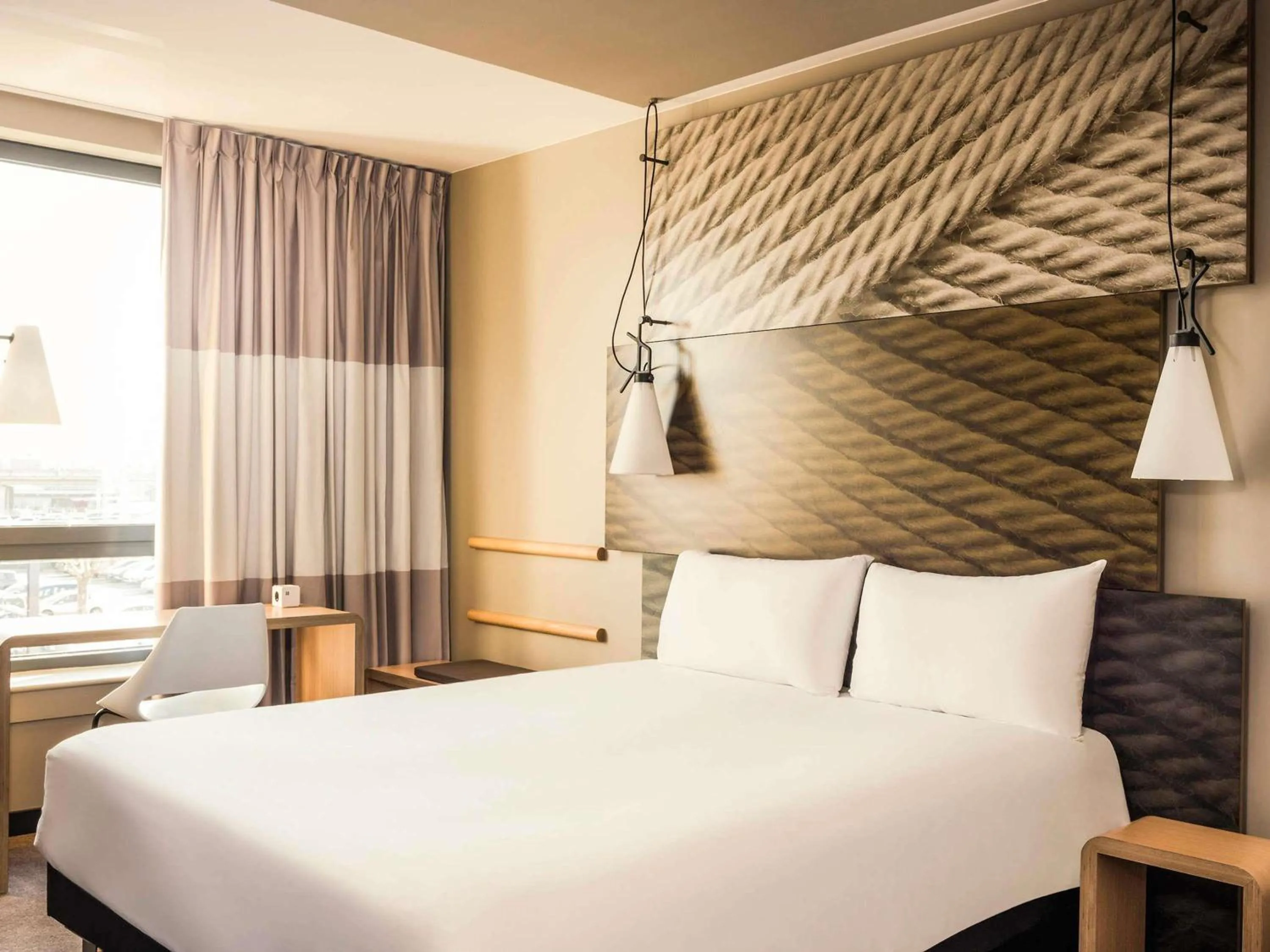 Bedroom, Bed in ibis Paris Coeur d'Orly Airport