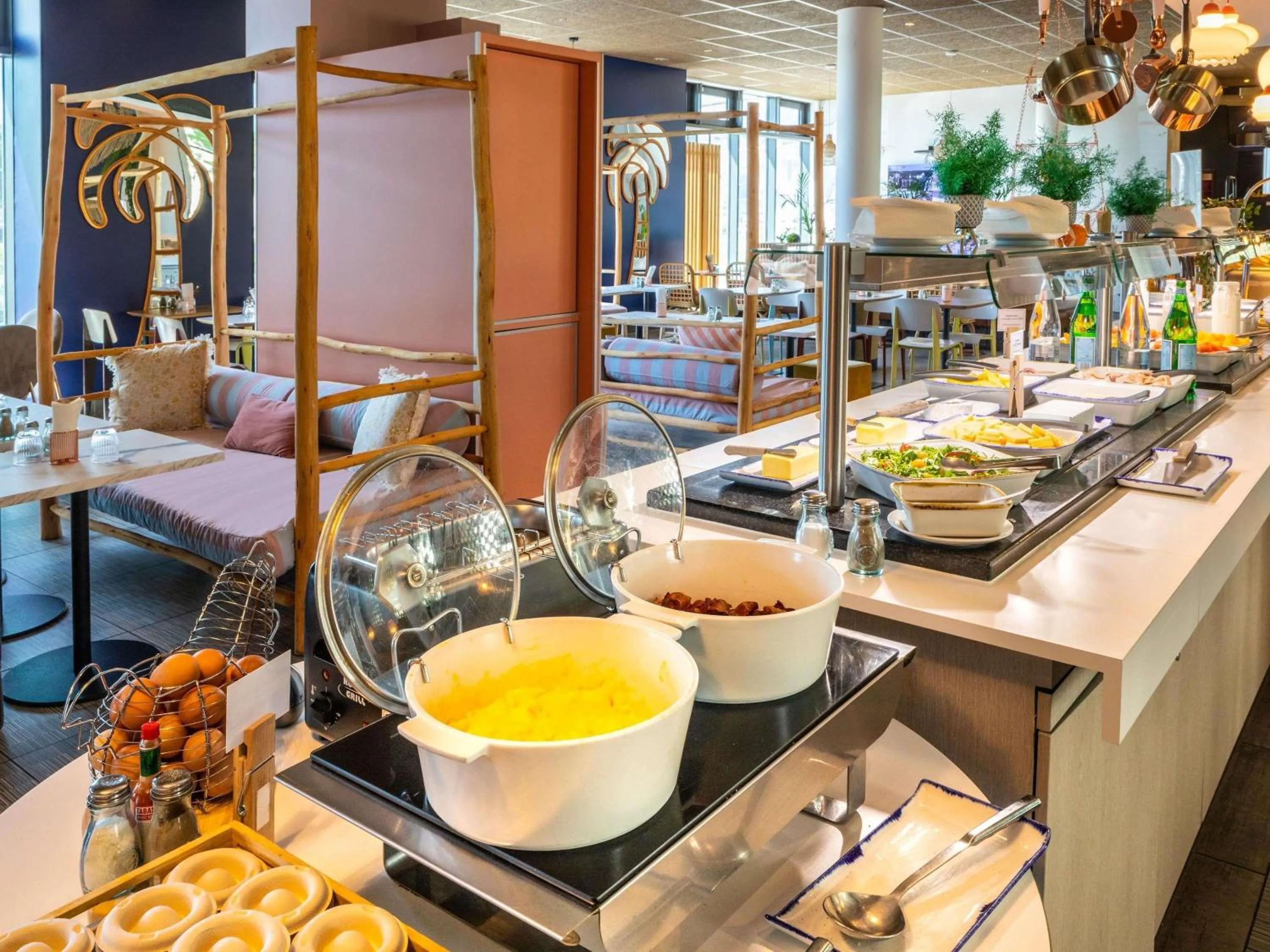 Restaurant/places to eat in ibis Paris Coeur d'Orly Airport