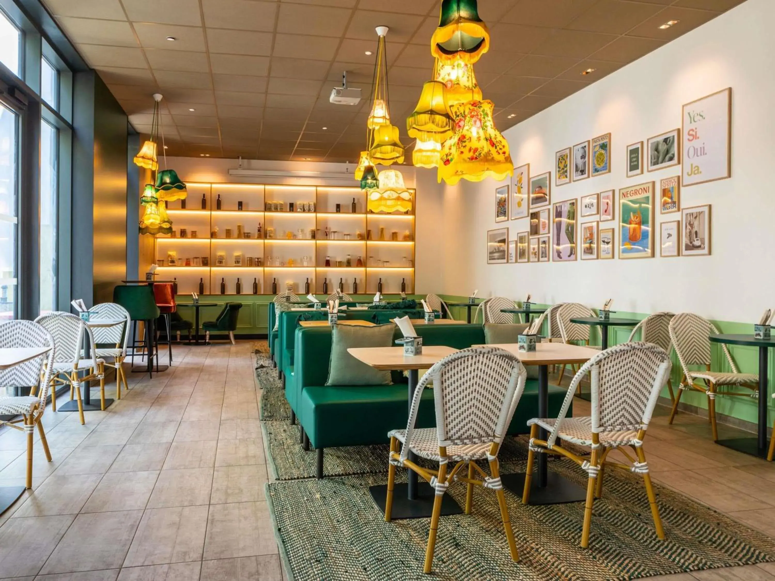 Restaurant/places to eat in ibis Paris Coeur d'Orly Airport Restaurant/places to eat in ibis Paris Coeur d'Orly Airport