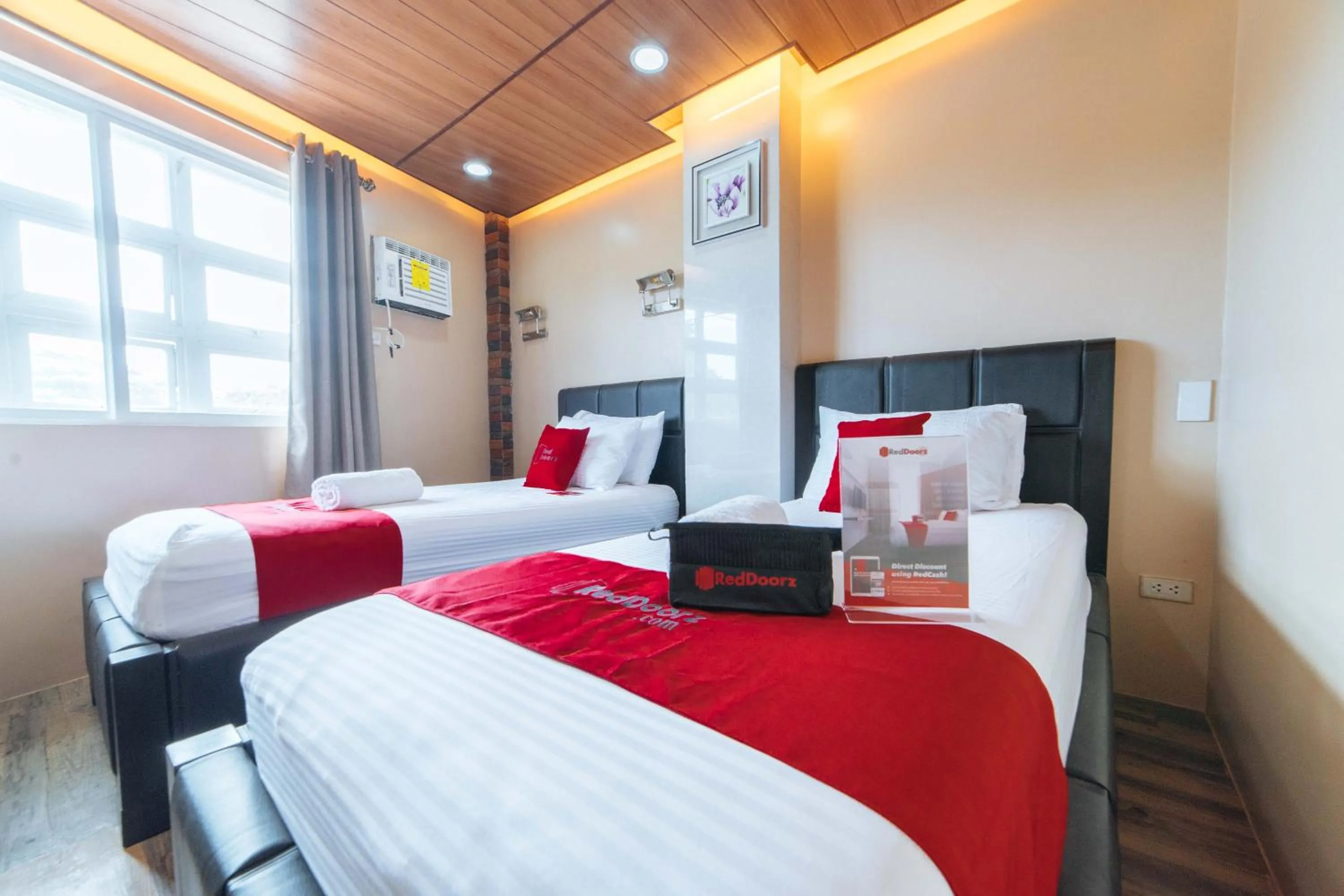 Photo of the whole room in RedDoorz@Lawaan Roxas City