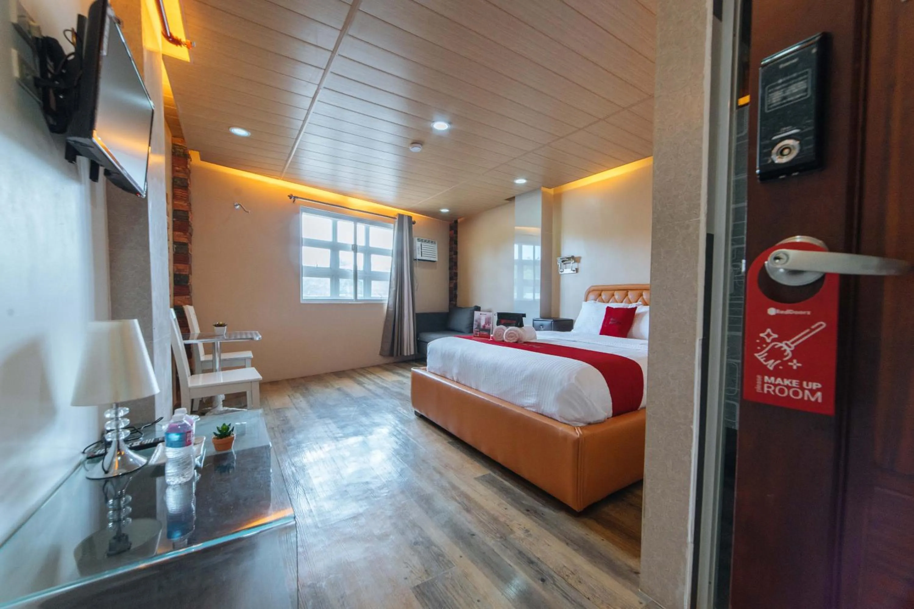 Photo of the whole room in RedDoorz@Lawaan Roxas City