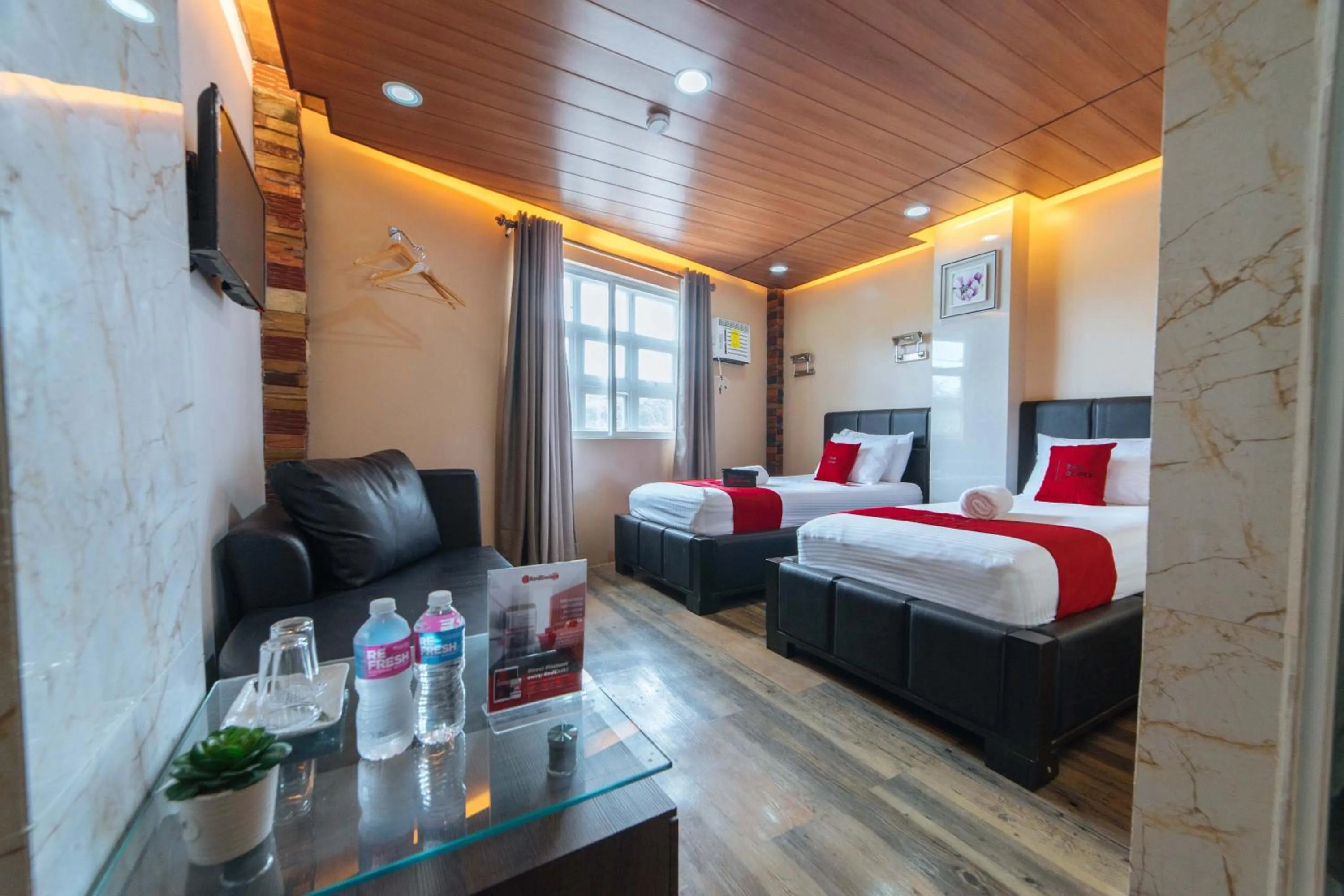 Photo of the whole room in RedDoorz@Lawaan Roxas City