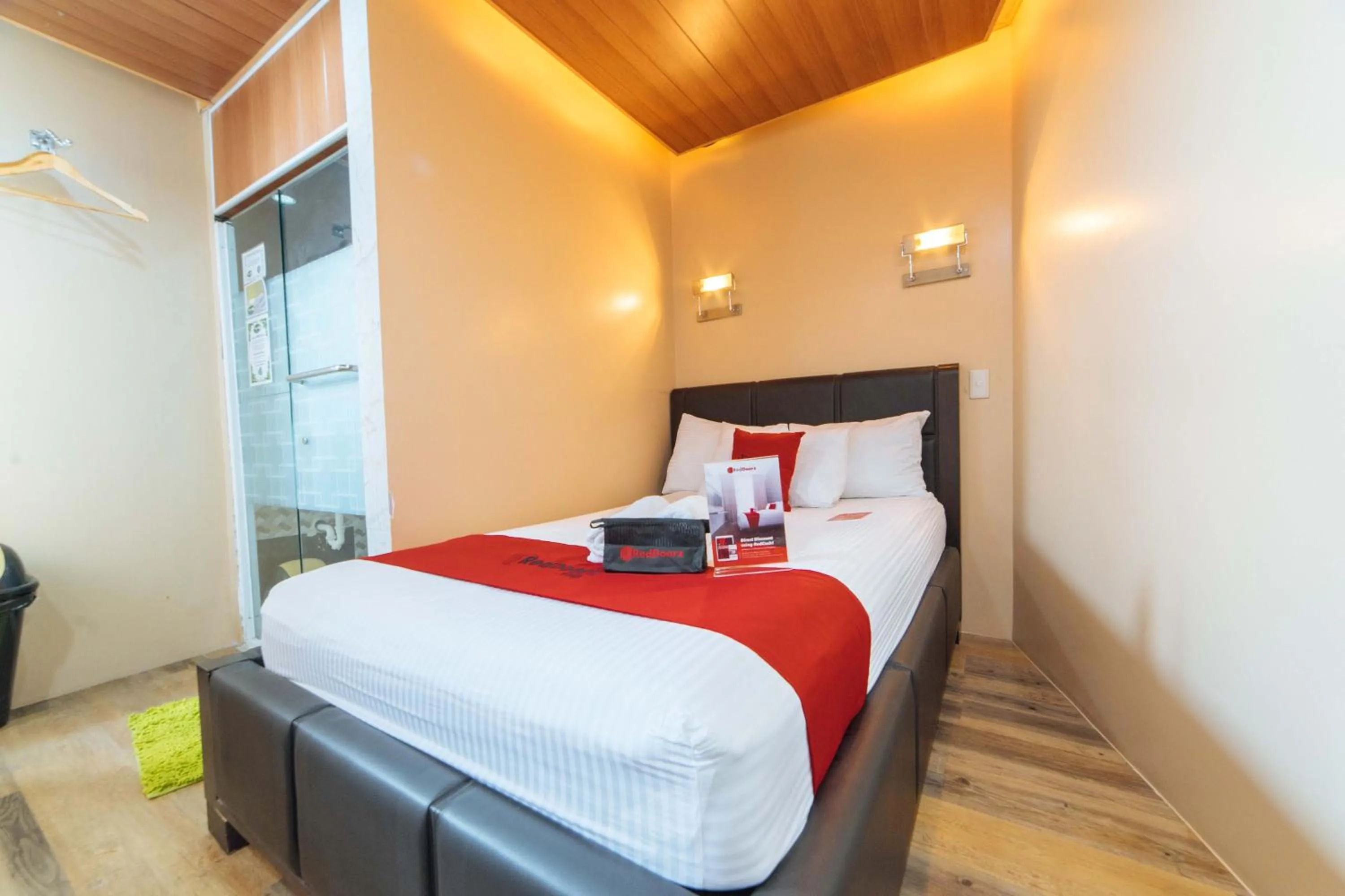 Photo of the whole room in RedDoorz@Lawaan Roxas City