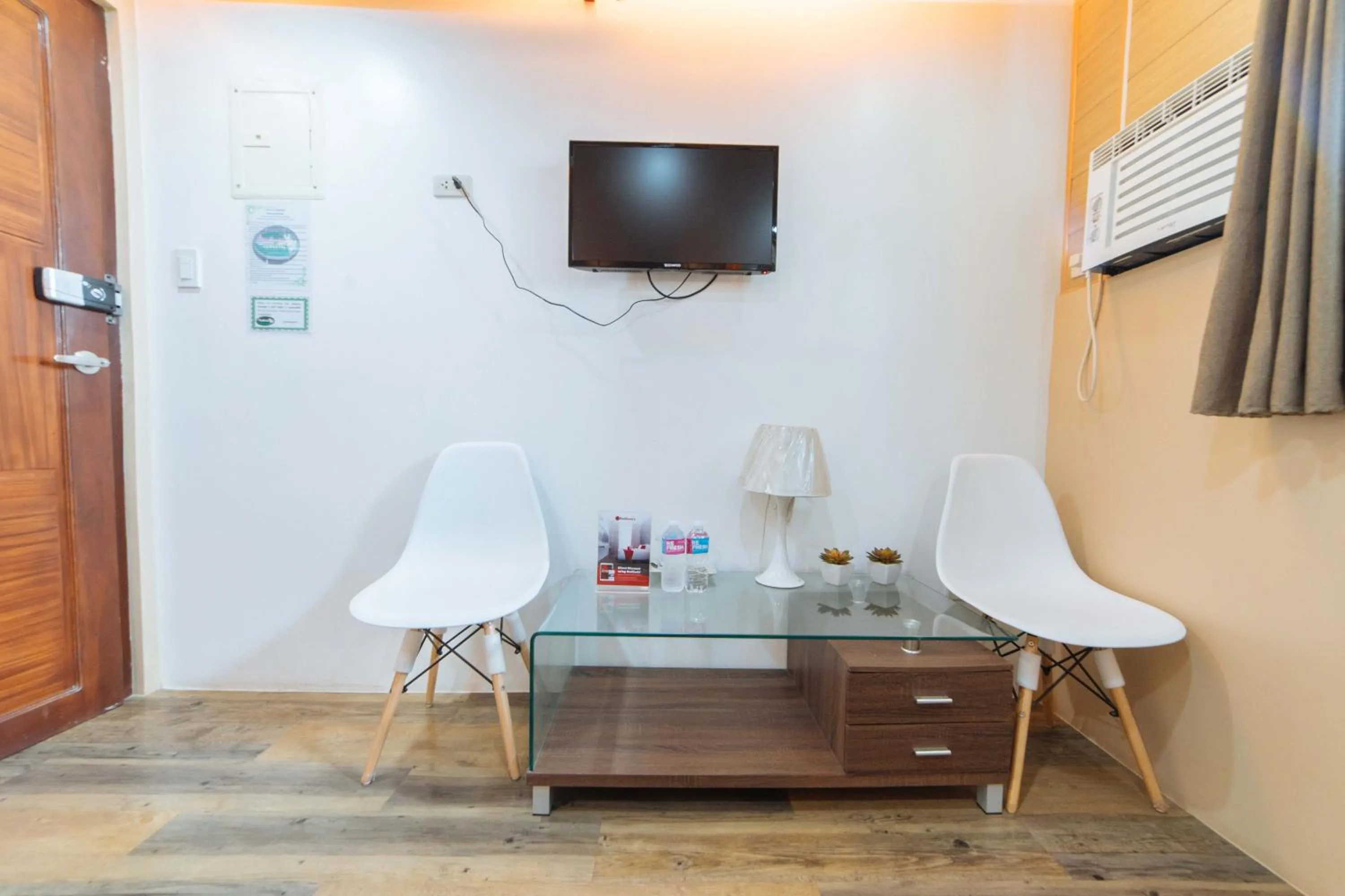 TV and multimedia, TV/Entertainment Center in RedDoorz@Lawaan Roxas City