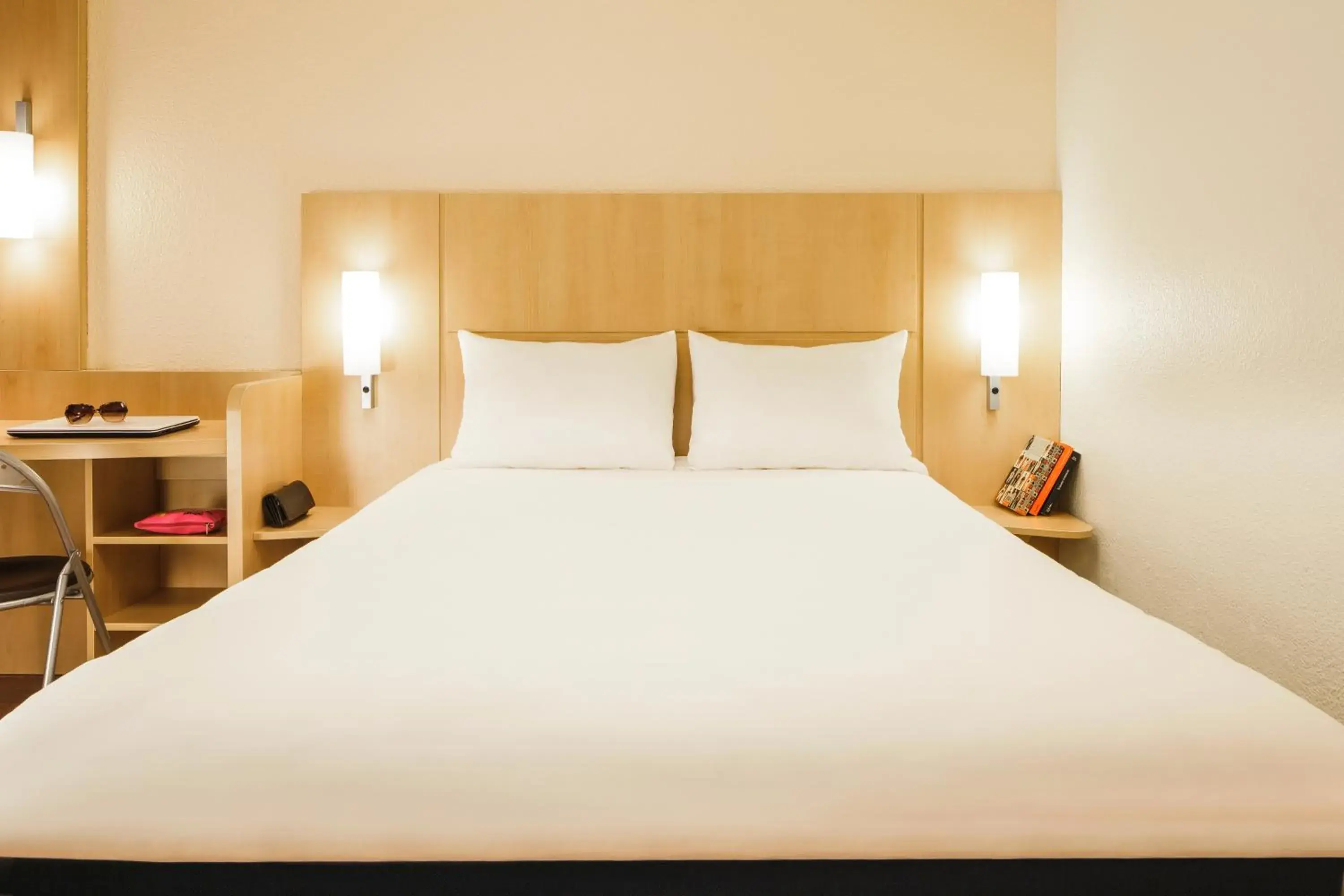 Bed in ibis Versailles Château Bed in ibis Versailles Château