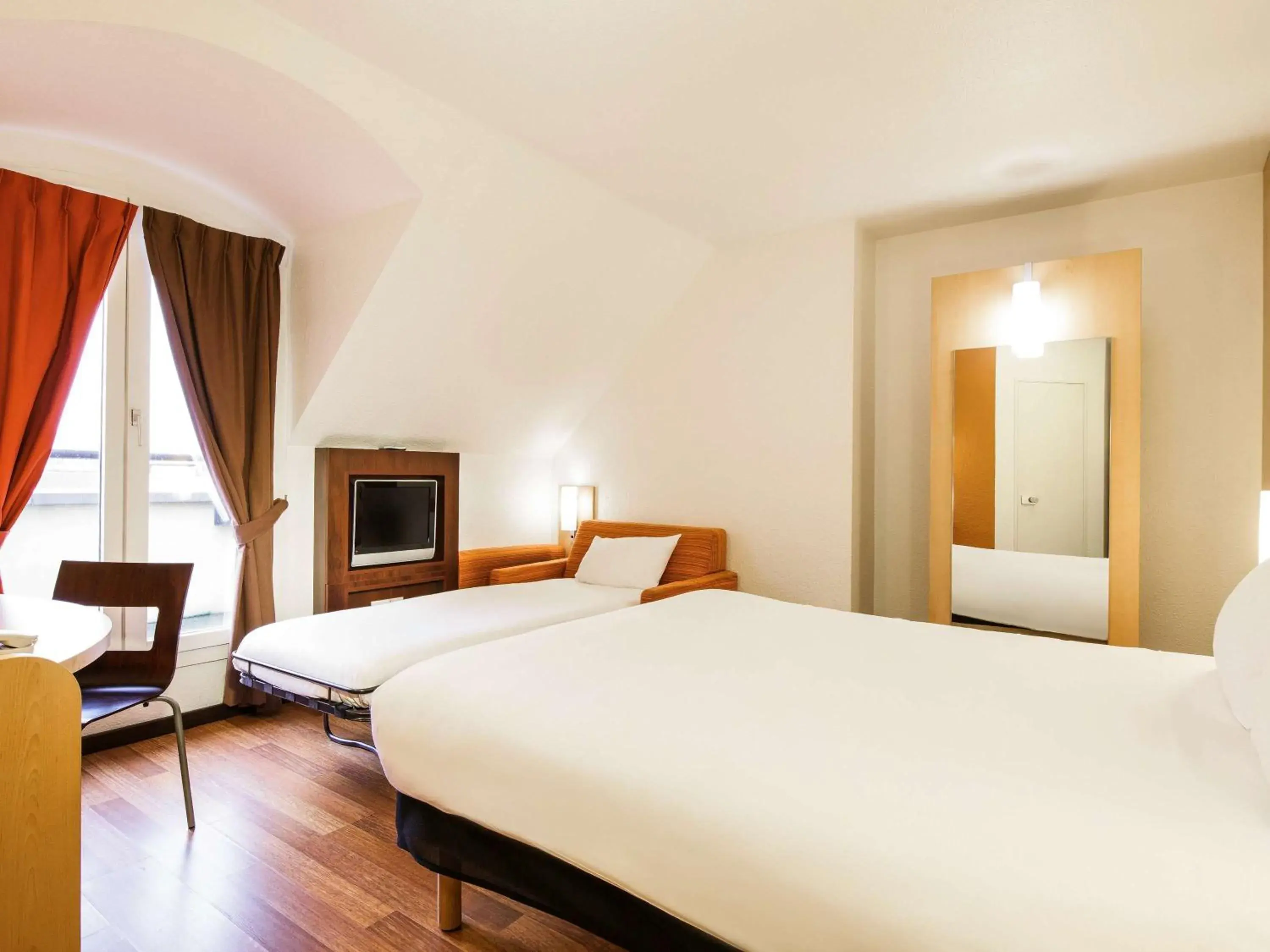 Photo of the whole room, Bed in ibis Versailles Château Photo of the whole room, Bed in ibis Versailles Château