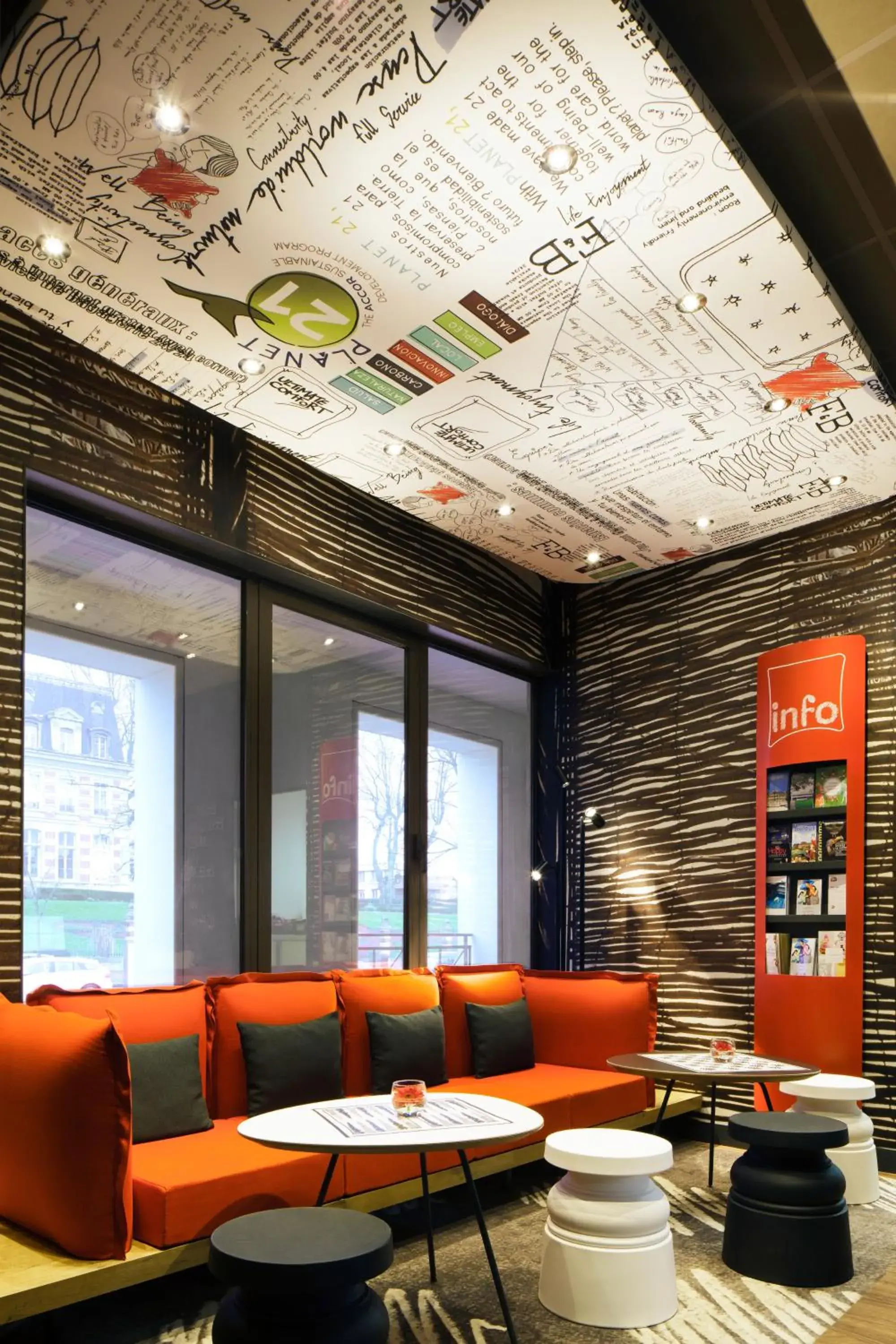 Lobby or reception in ibis Versailles Château Lobby or reception in ibis Versailles Château