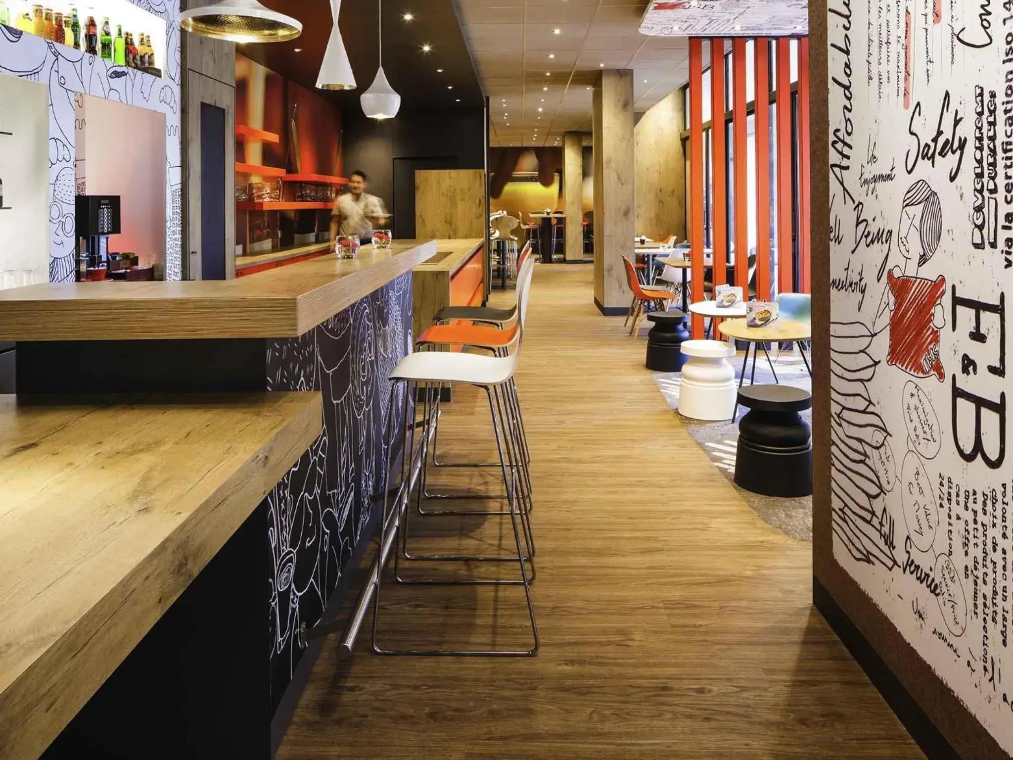 Lounge or bar in ibis Versailles Château Lounge or bar in ibis Versailles Château