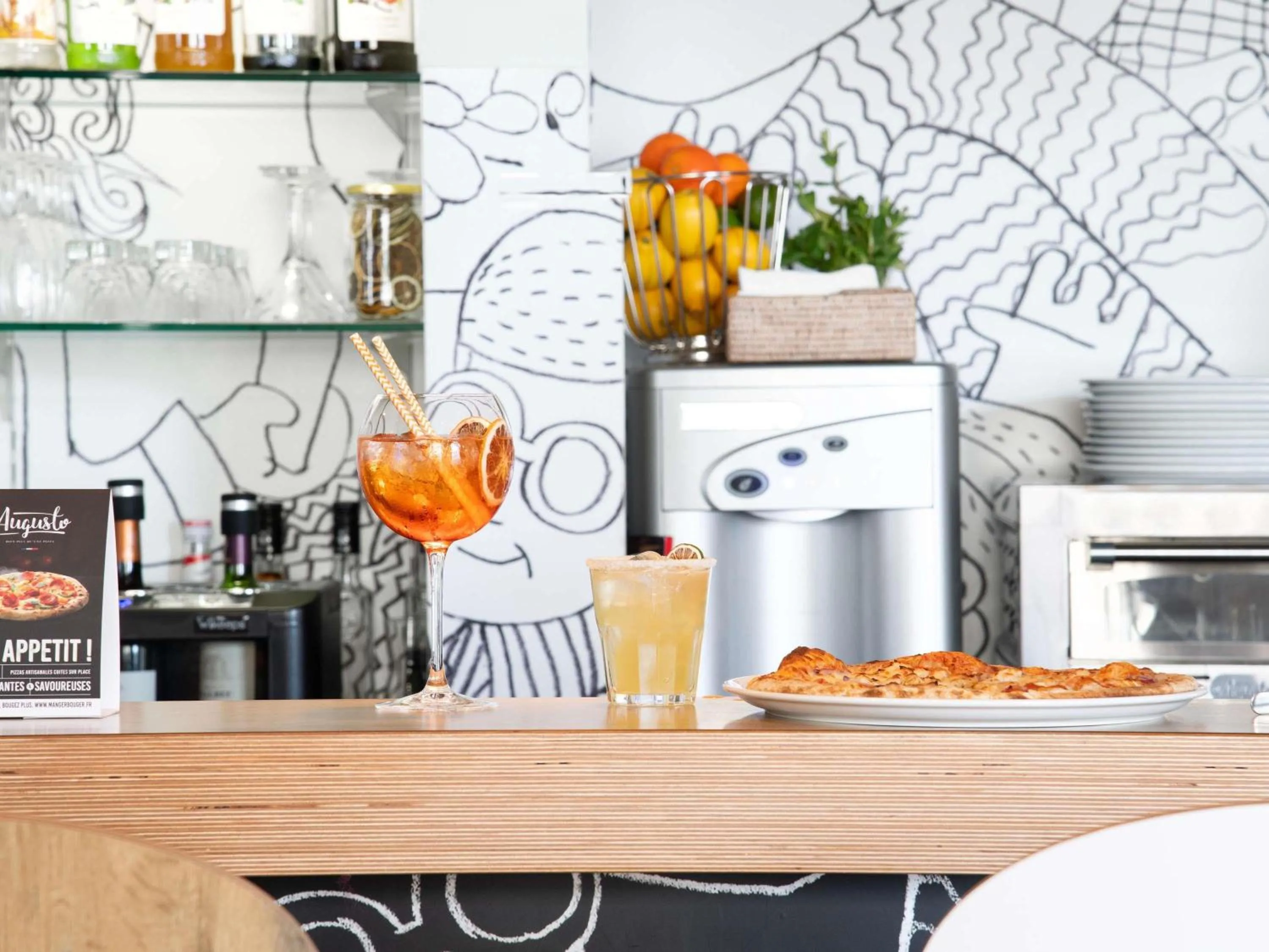 Property building in ibis Versailles Château