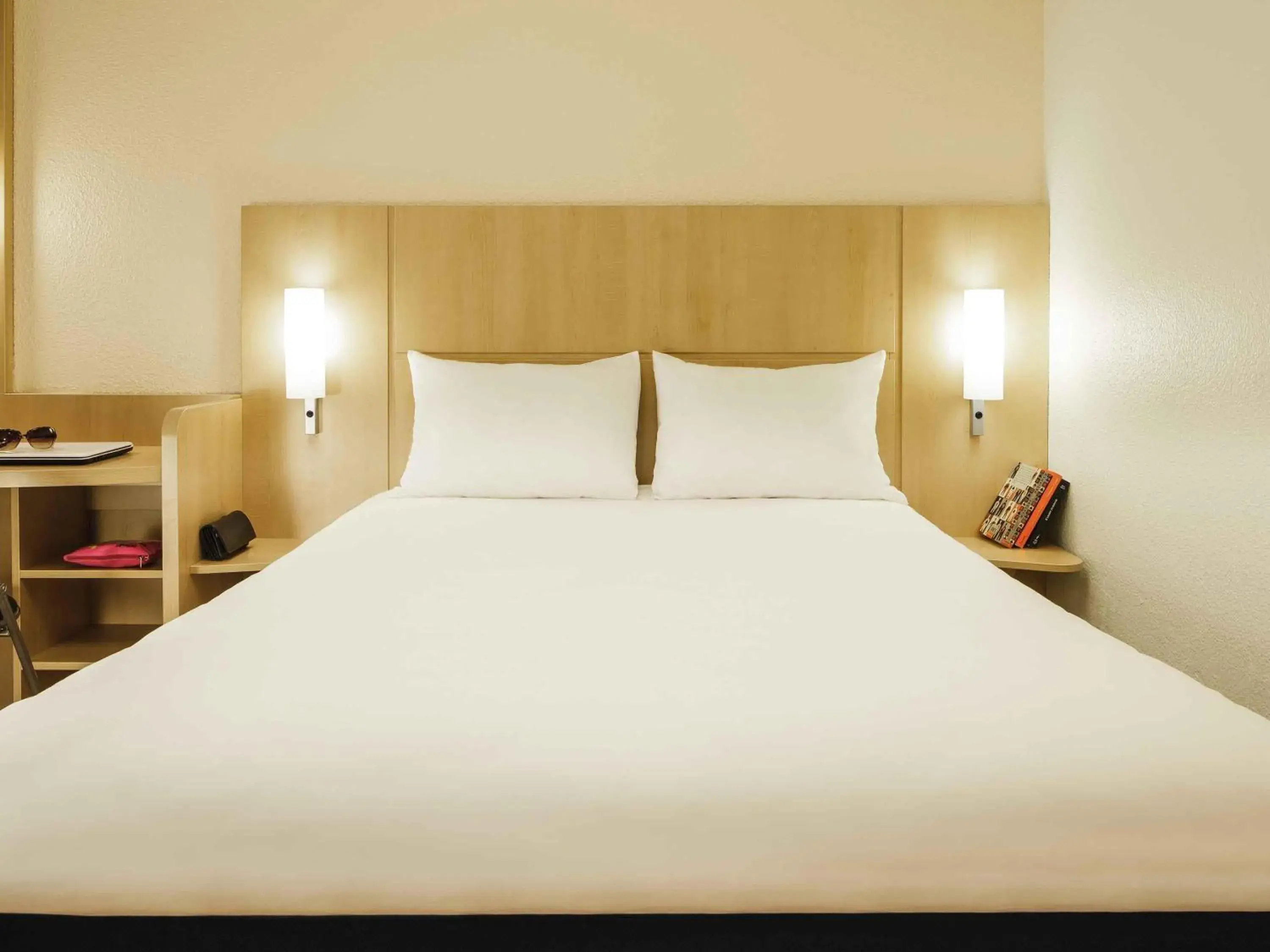 Bedroom, Bed in ibis Versailles Château Bedroom, Bed in ibis Versailles Château