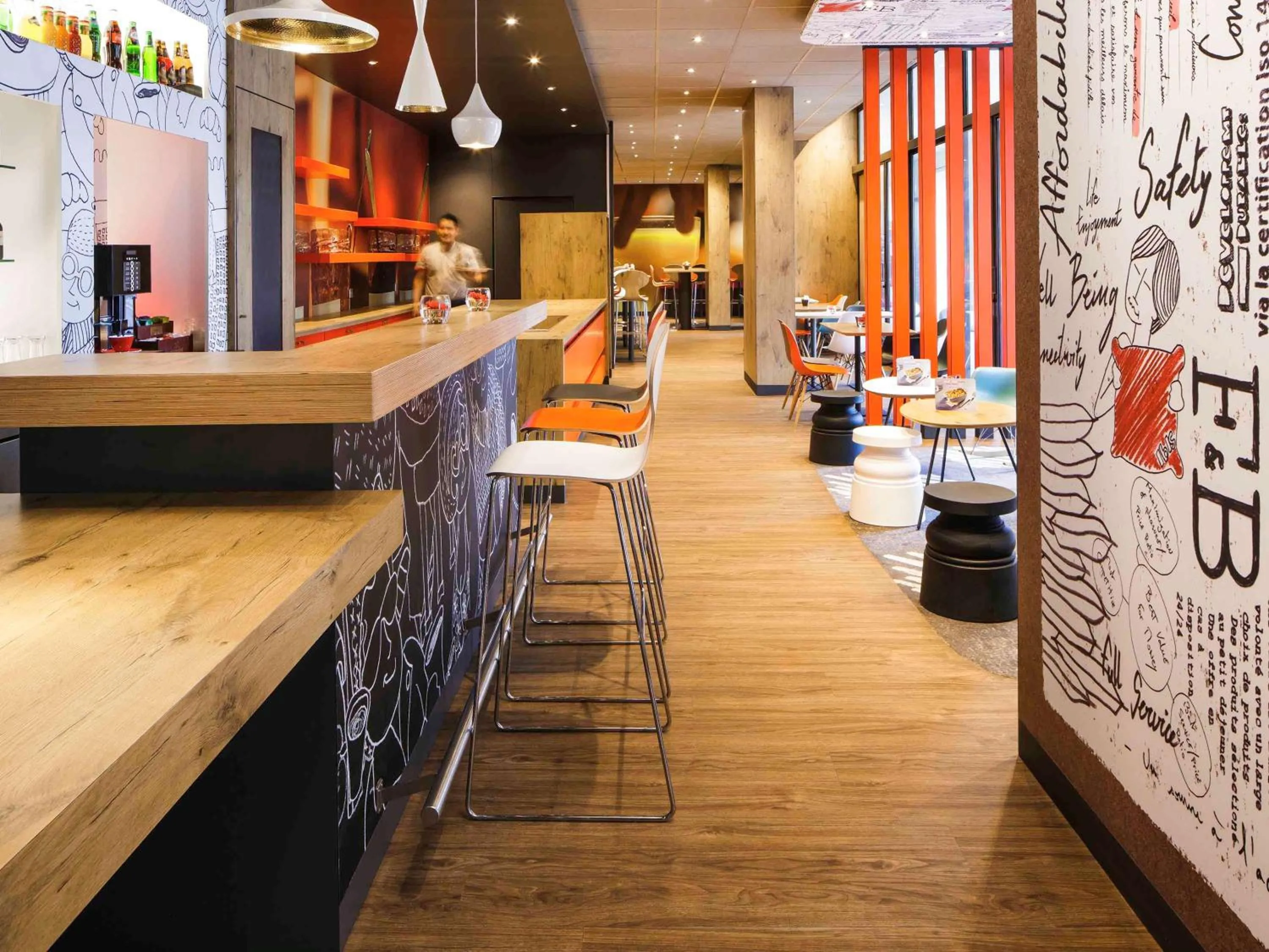 Property building in ibis Versailles Château