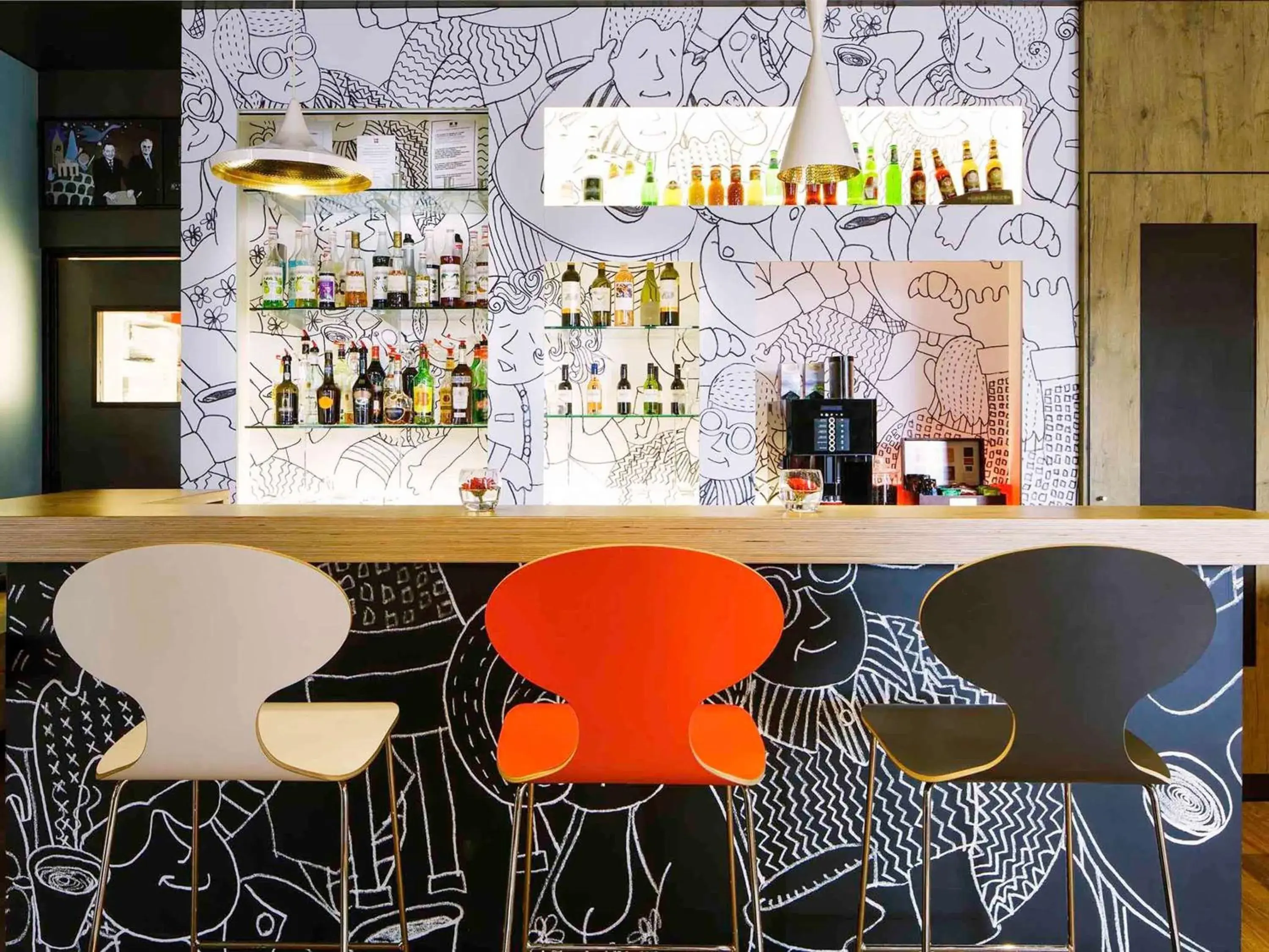 Lounge or bar in ibis Versailles Château Lounge or bar in ibis Versailles Château