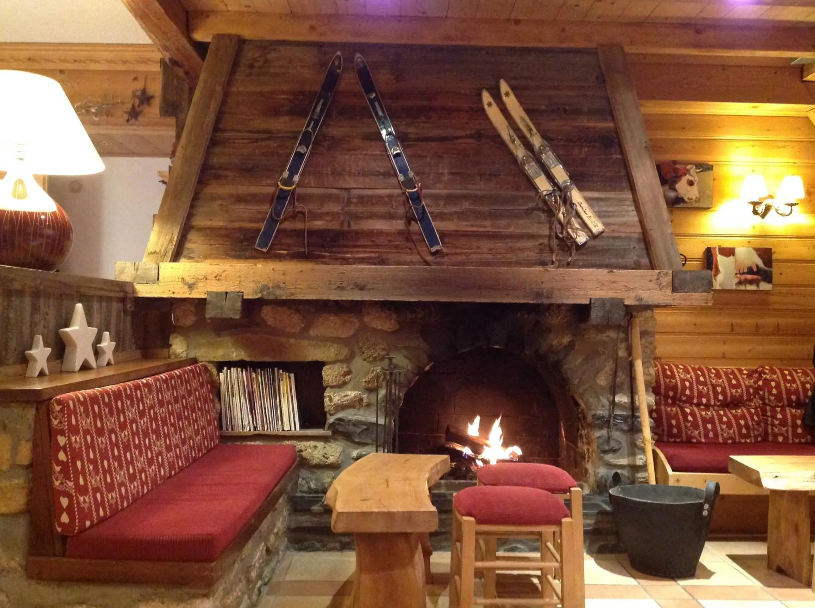 Lounge or bar in Le Caprice Des Neiges