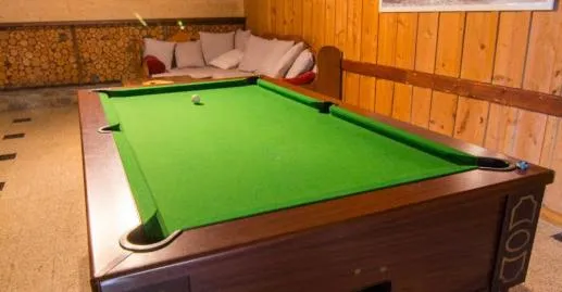 Billiard in Le Caprice Des Neiges
