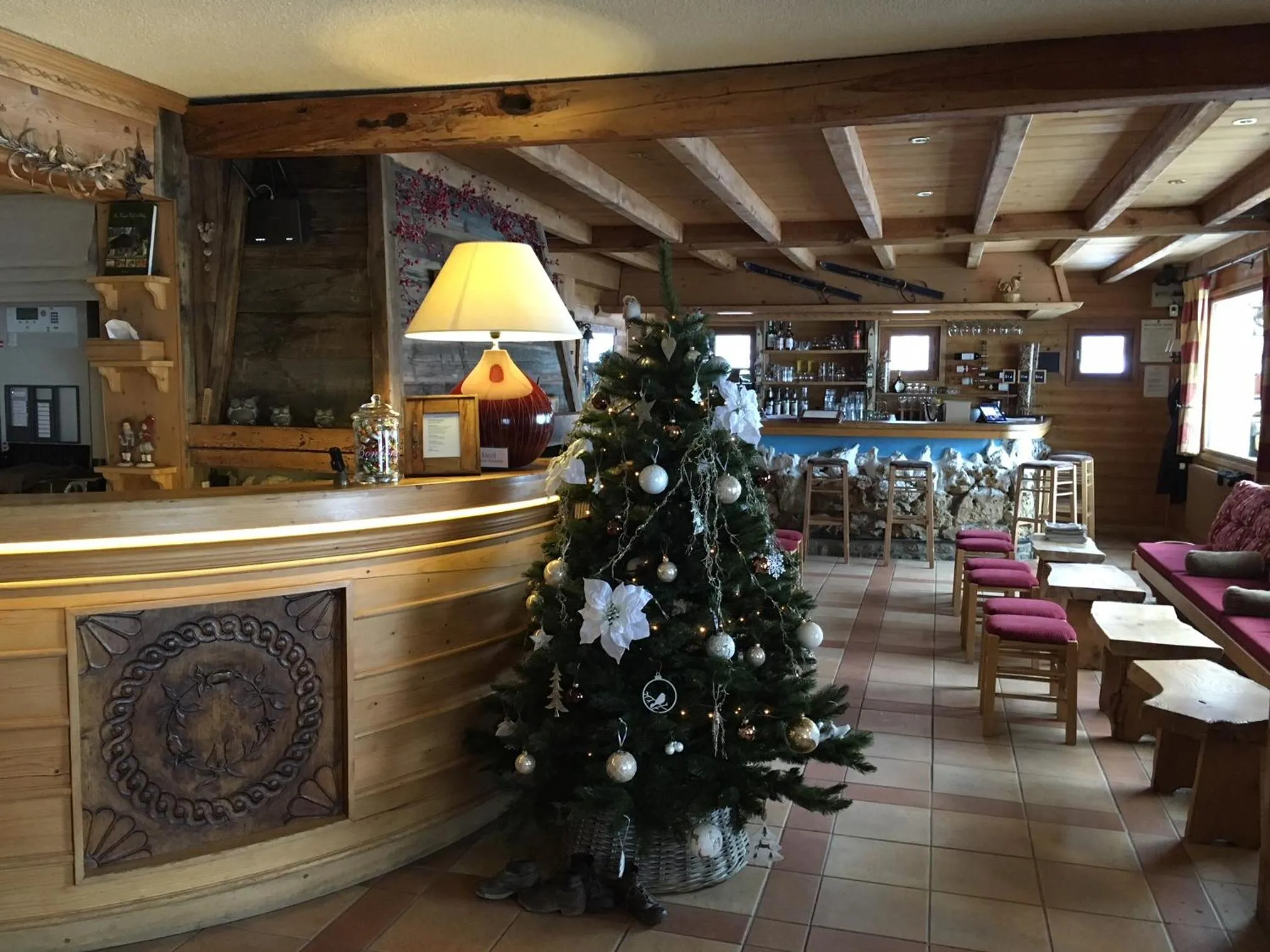 Lounge or bar in Le Caprice Des Neiges